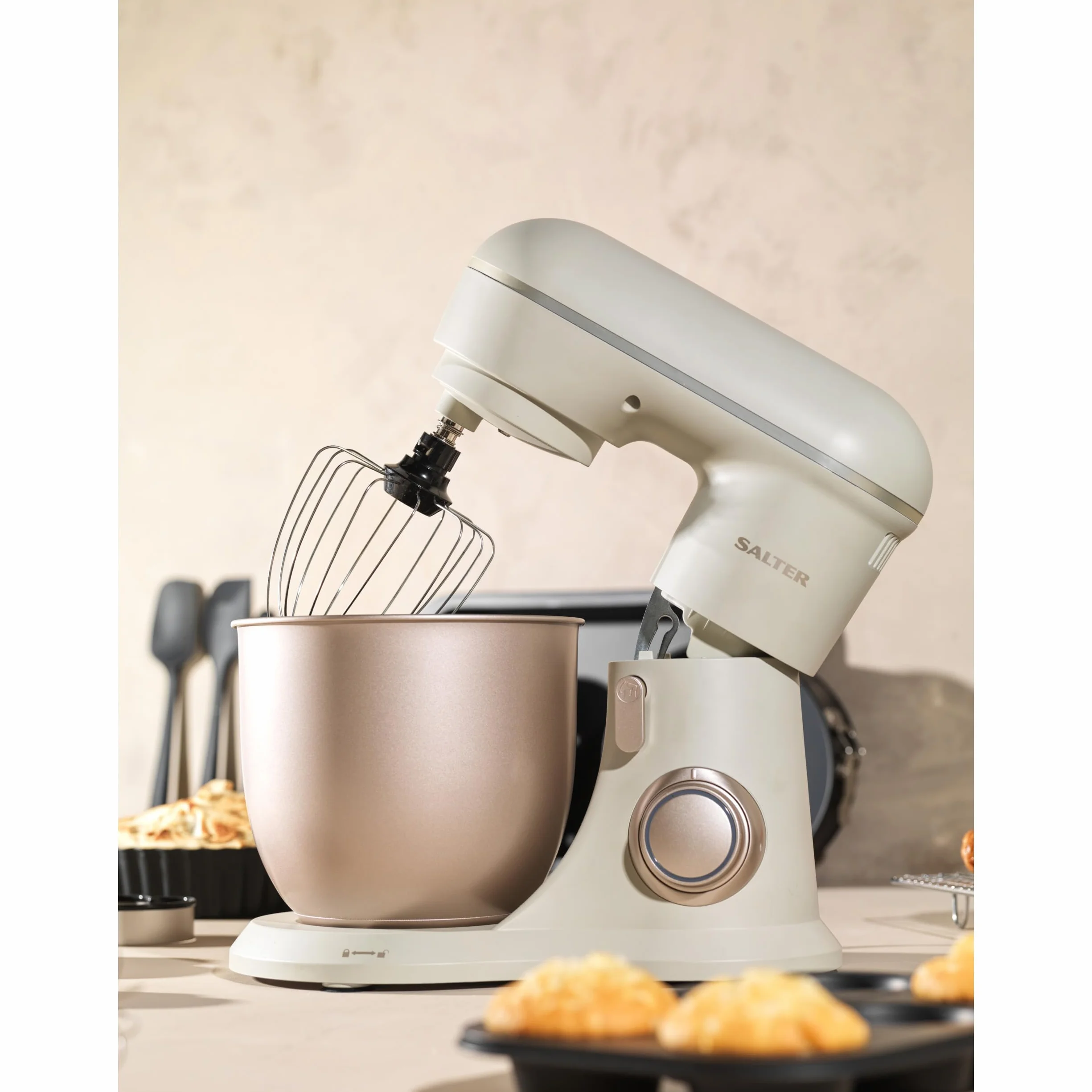 Salter Bakes Stand Mixer – Electric Baking Whisk, 10 Speeds with Pulse Setting, 4 Litre Mixing Bowl, Planetary Mixing Action, Splash Guard, Whisk, Dough Hook, and Beater Attachments, 1300W