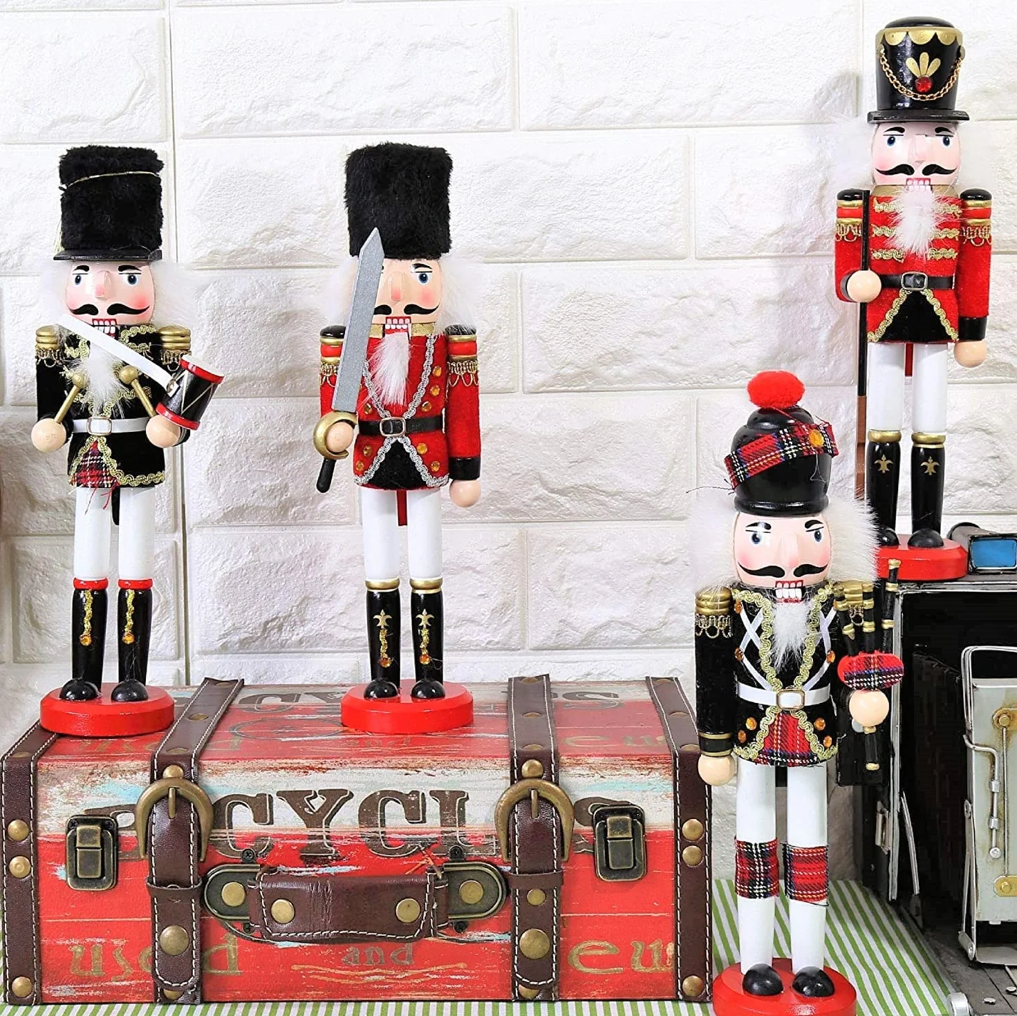 KAHEIGN 2 szt. drewnianych żołnierzyków dziadków do orzechów, 2 style, 30 cm, świąteczne tradycyjne figurki dziadków do orzechów z wysokiej jakości malowanego drewna sosnowego, żołnierz do domu