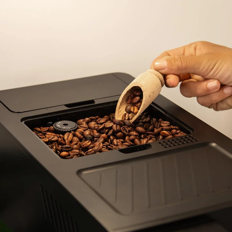 Cecotec Superautomatyczny ekspres do kawy Cremmaet Compactccino Black, 19 bar, system Thermoblock, świeżo zmielone ziarna z Plug&Play, 150 g, zbiornik na wodę 1,1 l, 400 ml mleka