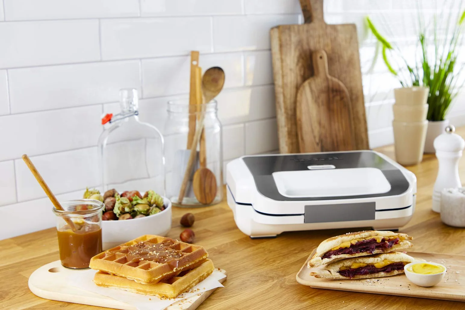 TEFAL SW7011 Snack XL Opiekacz do kanapek i gofrów, duża pojemność, 2 komplety płyt w zestawie, szybkie nagrzewanie, 850W, Możliwość przechowywania w pionie, Wielokolorowy