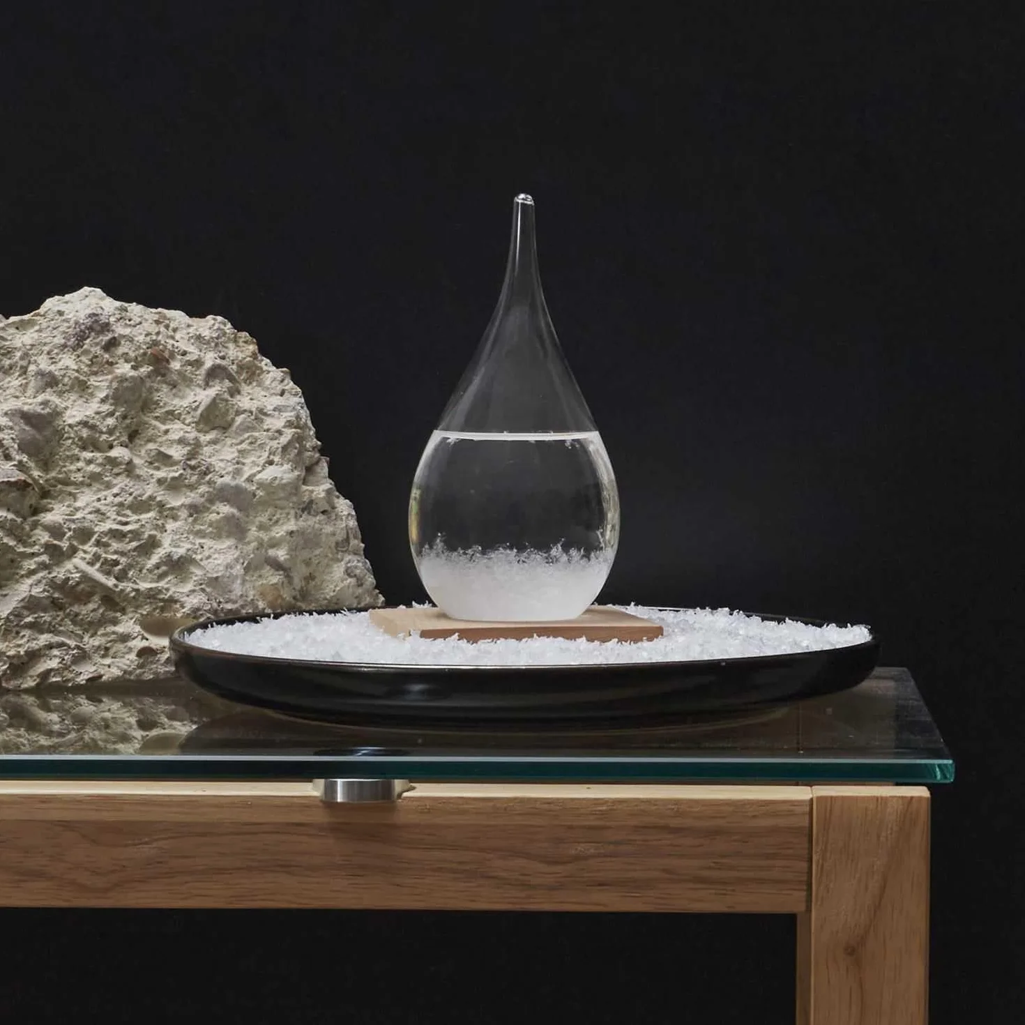 HOME DECO FACTORY, HD0384, Tempest Glass H17 cm - Elegancki i funkcjonalny przedmiot dekoracyjny, oryginalny barometr z kryształkami, drewniana podstawa