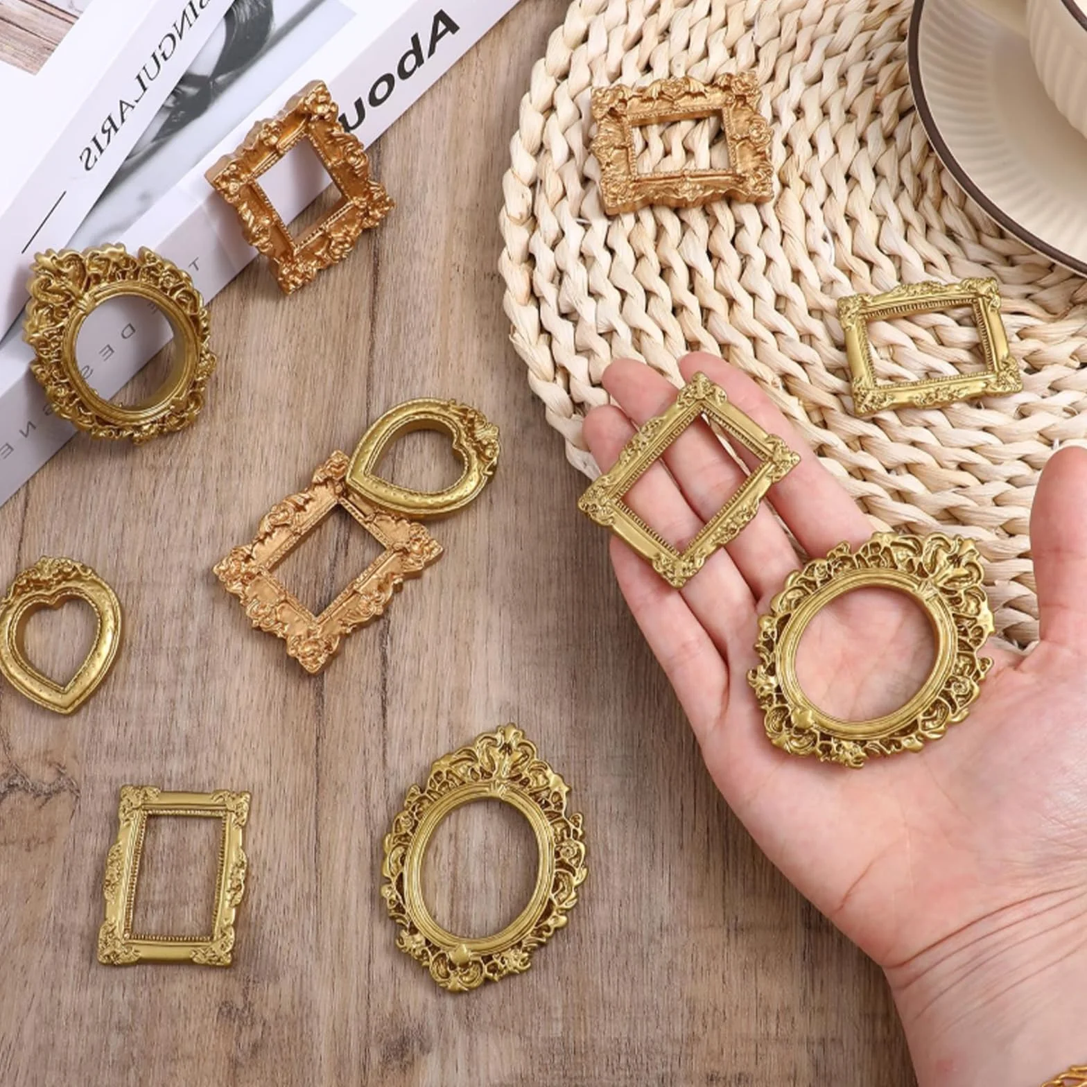 Ouligay 10 sztuk mini ramek na zdjęcia w stylu vintage, 1 x 2 cm, złote, antyczne, żywica, małe ramki na zdjęcia, zestaw różnych rozmiarów, do samodzielnego wykonania, na biżuterię, święta, Walentynki