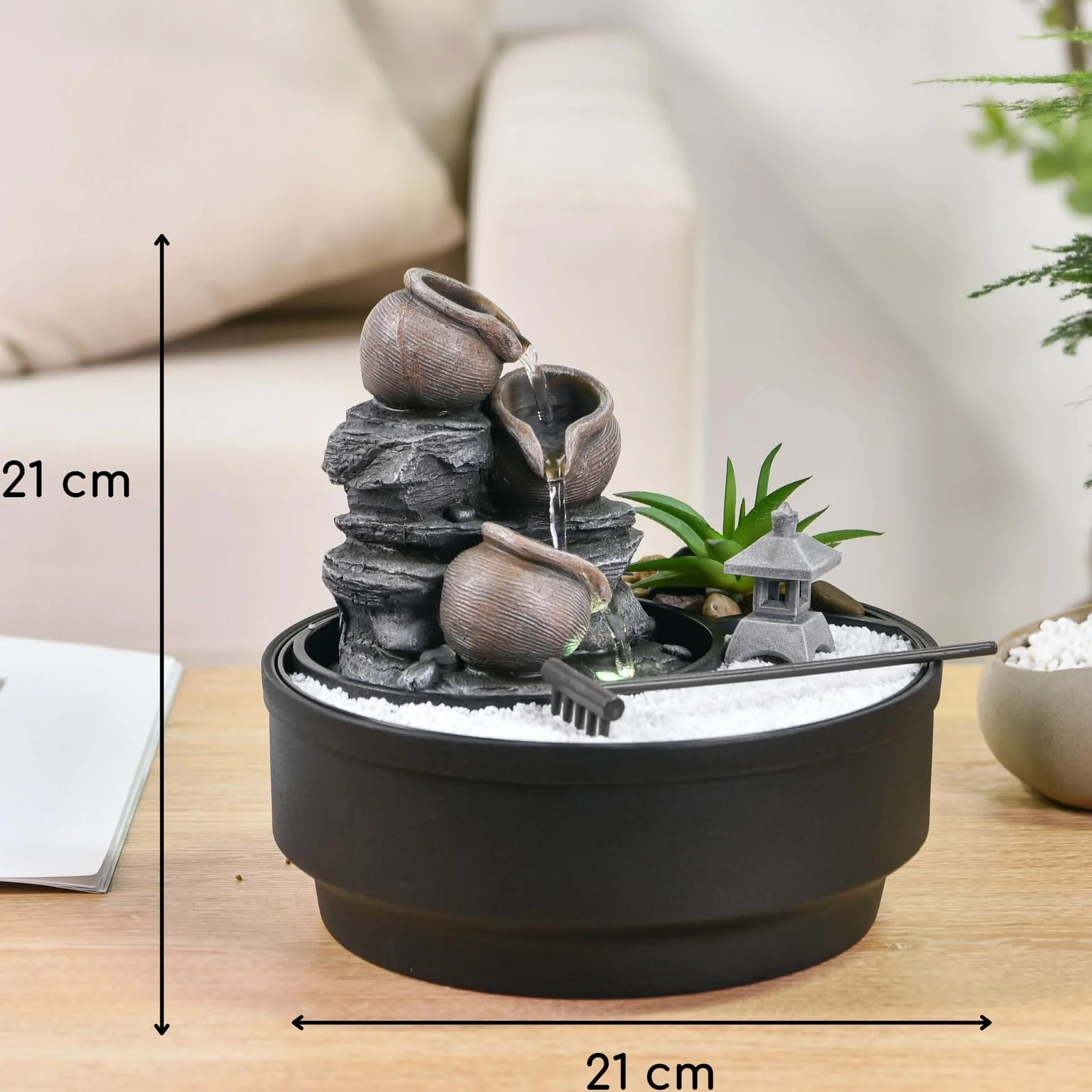 Fontanna ogrodowa Zen, fontanna wodospadowa, kolorowe światło LED, relaksująca dekoracja nastrojowa, ogród Zen biały piasek, fontanna stołowa zamknięta obwód, H21 cm - Oasis Zen'Light