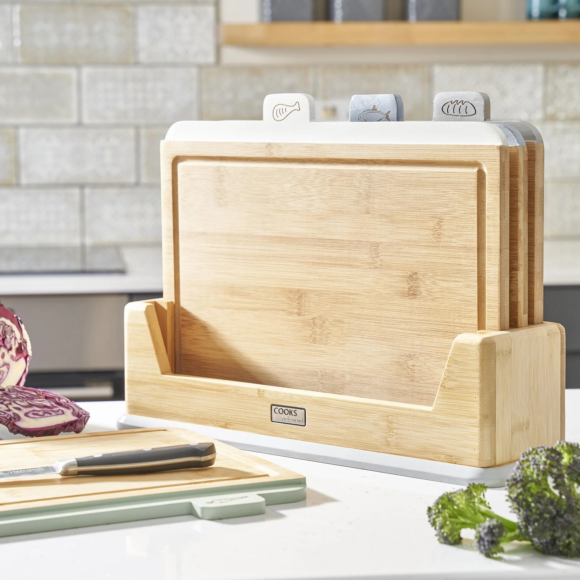 Cooks Professional Zestaw 4 tablic do krojenia | bambusowe deski do krojenia z podstawką, drewniane klocki do przygotowywania żywności z zakładkami do owoców i warzyw, mięsa, ryb i chleba