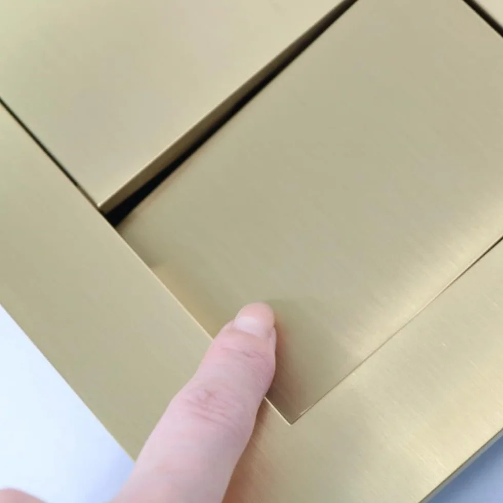 TECE Złota podwójna płytka spłukiwana kwadratowa płytka z przyciskiem do ukrytych cystern pneumatyczne podwójne spłukiwanie szczotkowane złoto 20 x 150 x 5 mm