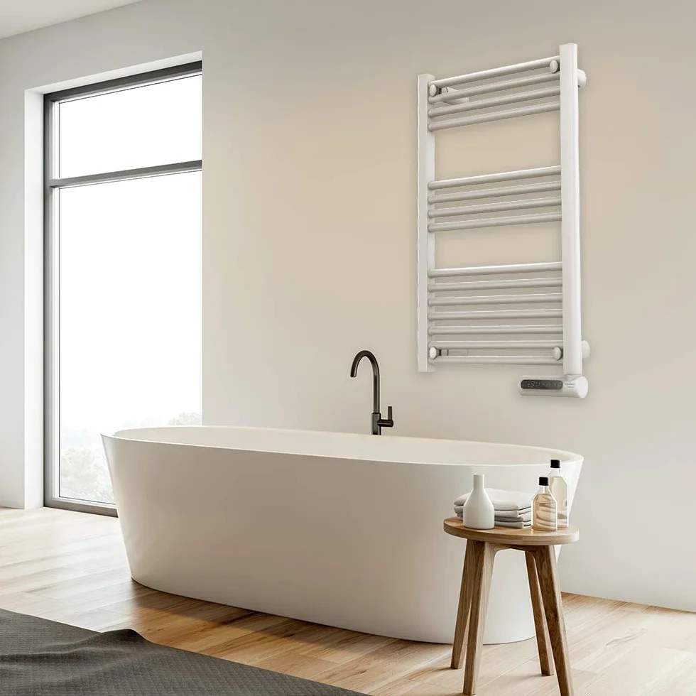 Cecotec Elektryczny wieszak na ręczniki Elektryczny wieszak na ręczniki ReadyWarm 9100 Smart Towel White w płynie o mocy 500 W, z ekranem LED i sterowaniem dotykowym.