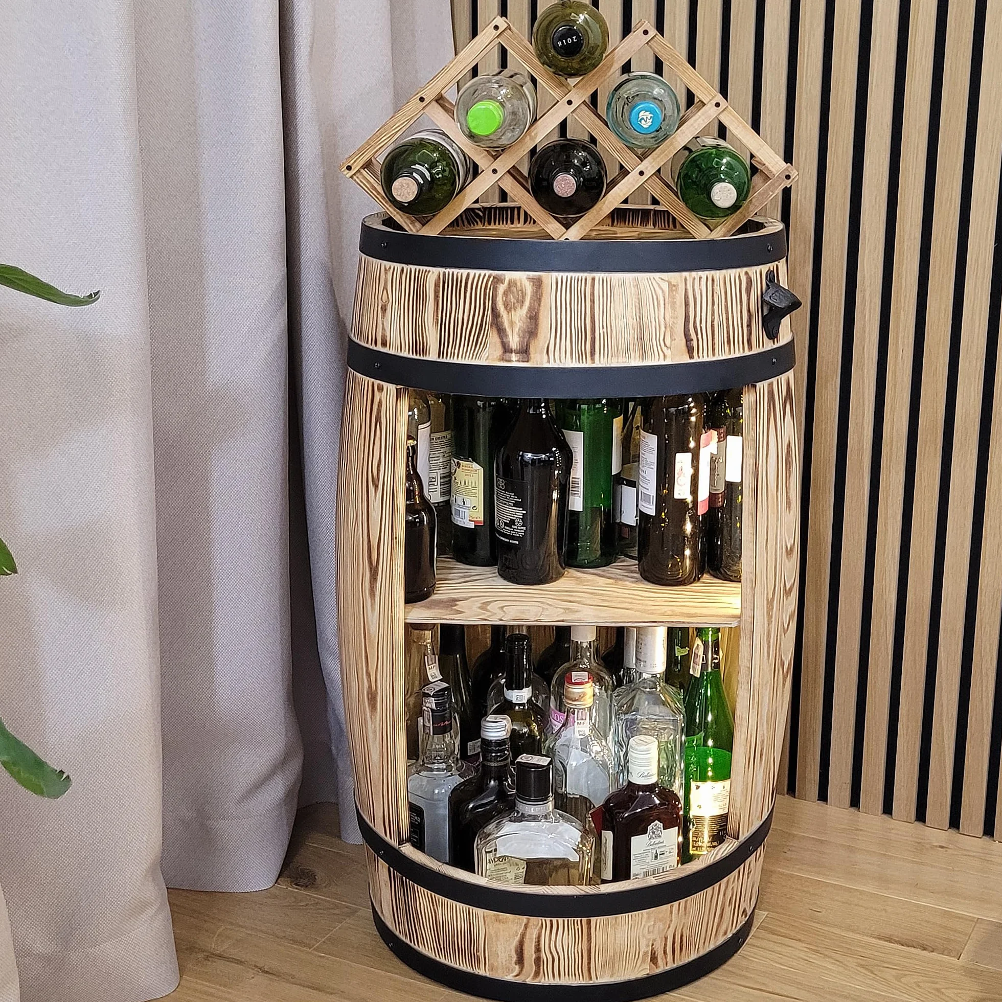 weeco Drewniany regał na wino z lampkami LED i uchwytem na wino – drewniana beczka na szklanki i butelki – beczka – szafka na wino – zestaw upominkowy – stojak na wino 80 x 50 cm