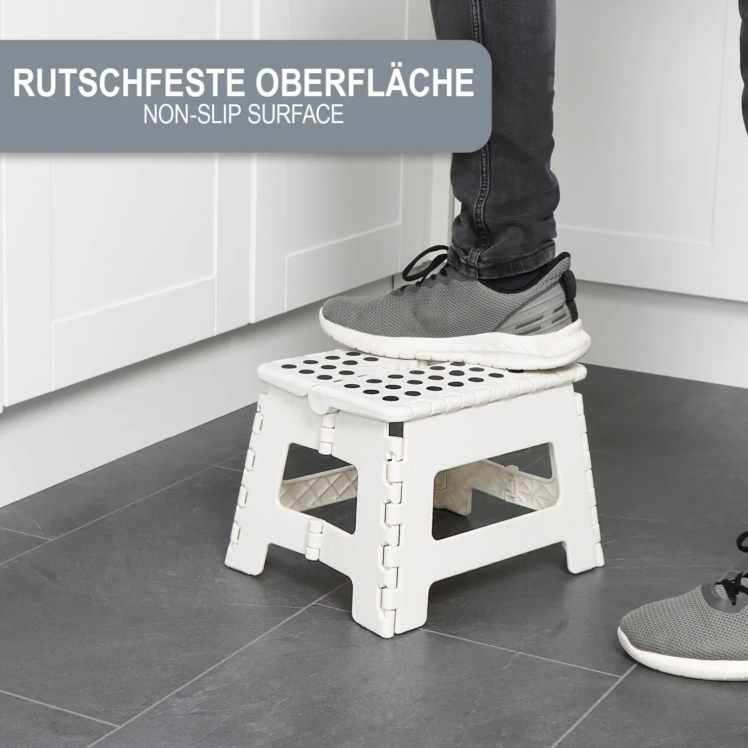 COM-FOUR® skladany stopien z gumowymi wypustkami - skladany stolek - przenosna pomoc do wspinaczki - antyposlizgowy skladany stolek - nosnosc do 150 kg (31x22x22cm bialy - 01 szt)