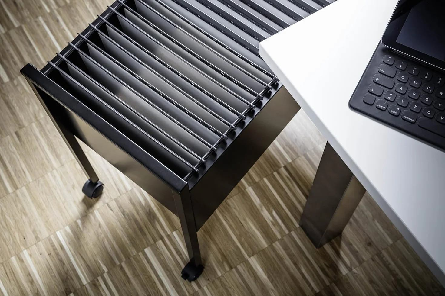 Durable 309501 Wózek na teczki zawieszkowe Eco 80 A4, kolor czarny.