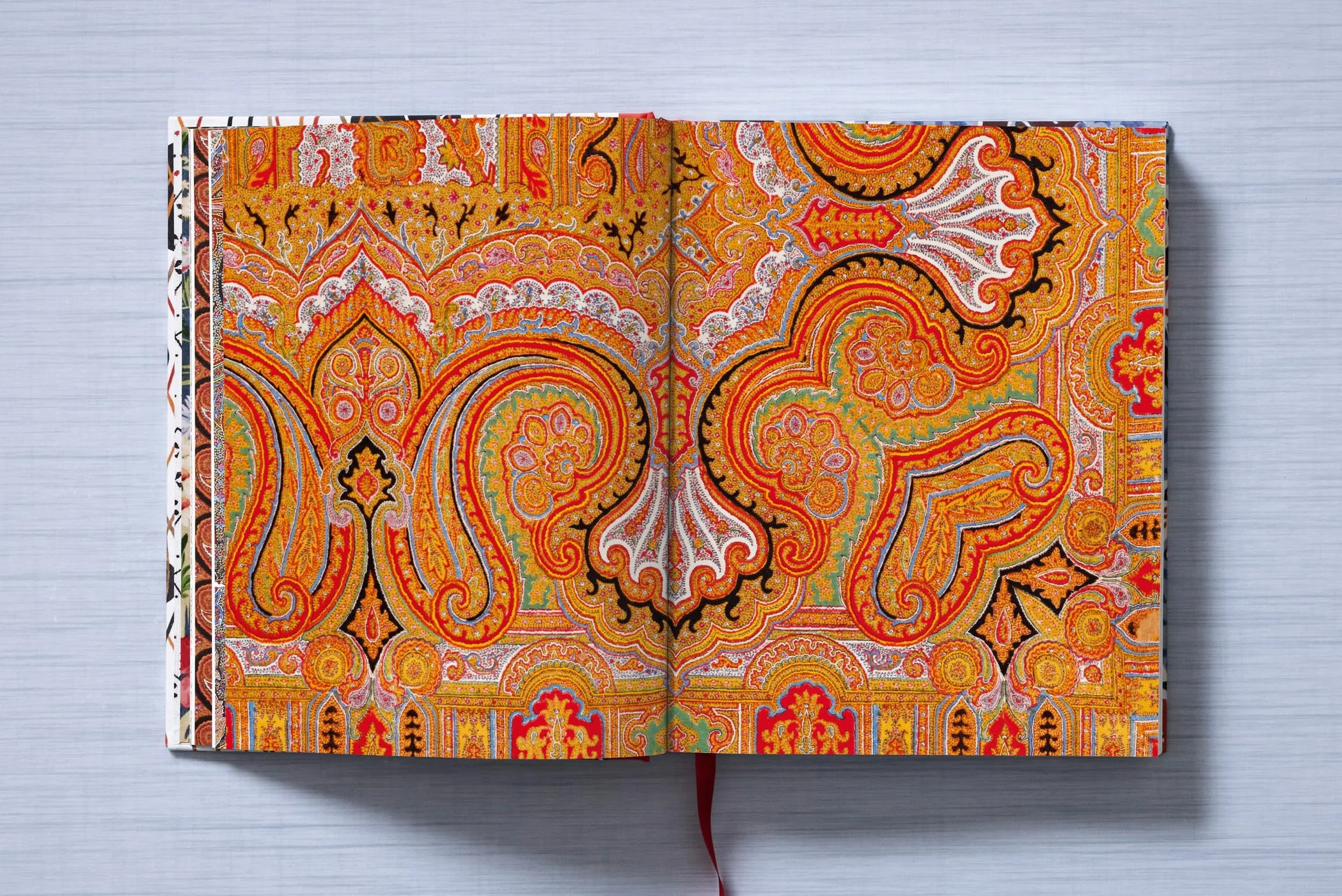 The book of Printed Fabrics: From the 16th century until today