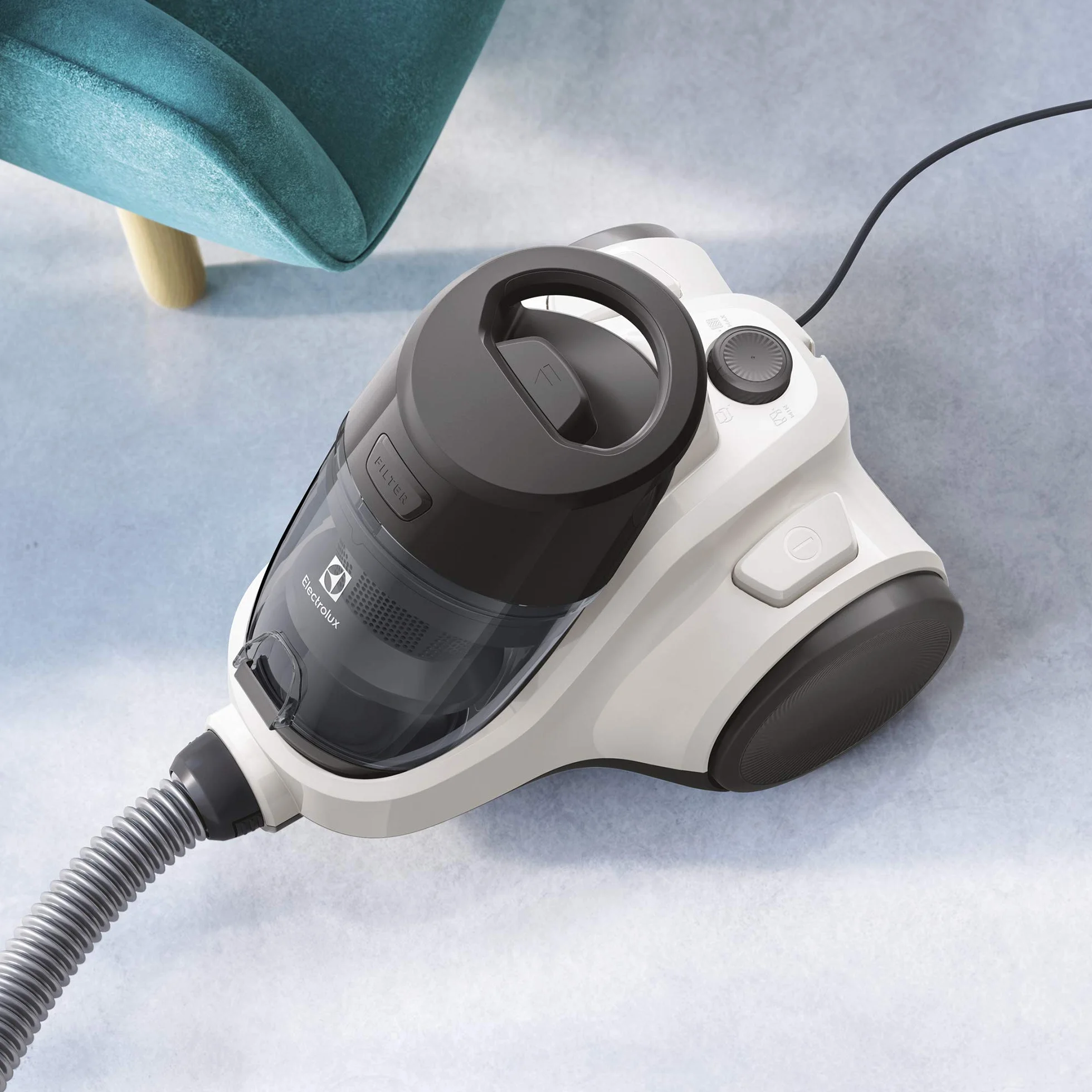 Electrolux Odkurzacz Bezworkowy Ease C4 EC41-2SW, Regulacja mocy, 1,8l pojemnik, W zestawie ssawka do tapicerki i szczelinowa, Zmywalny filtr Hygiene 12, Wygodny uchwyt, Zasięg 7m, 700 W, 80db, Biały