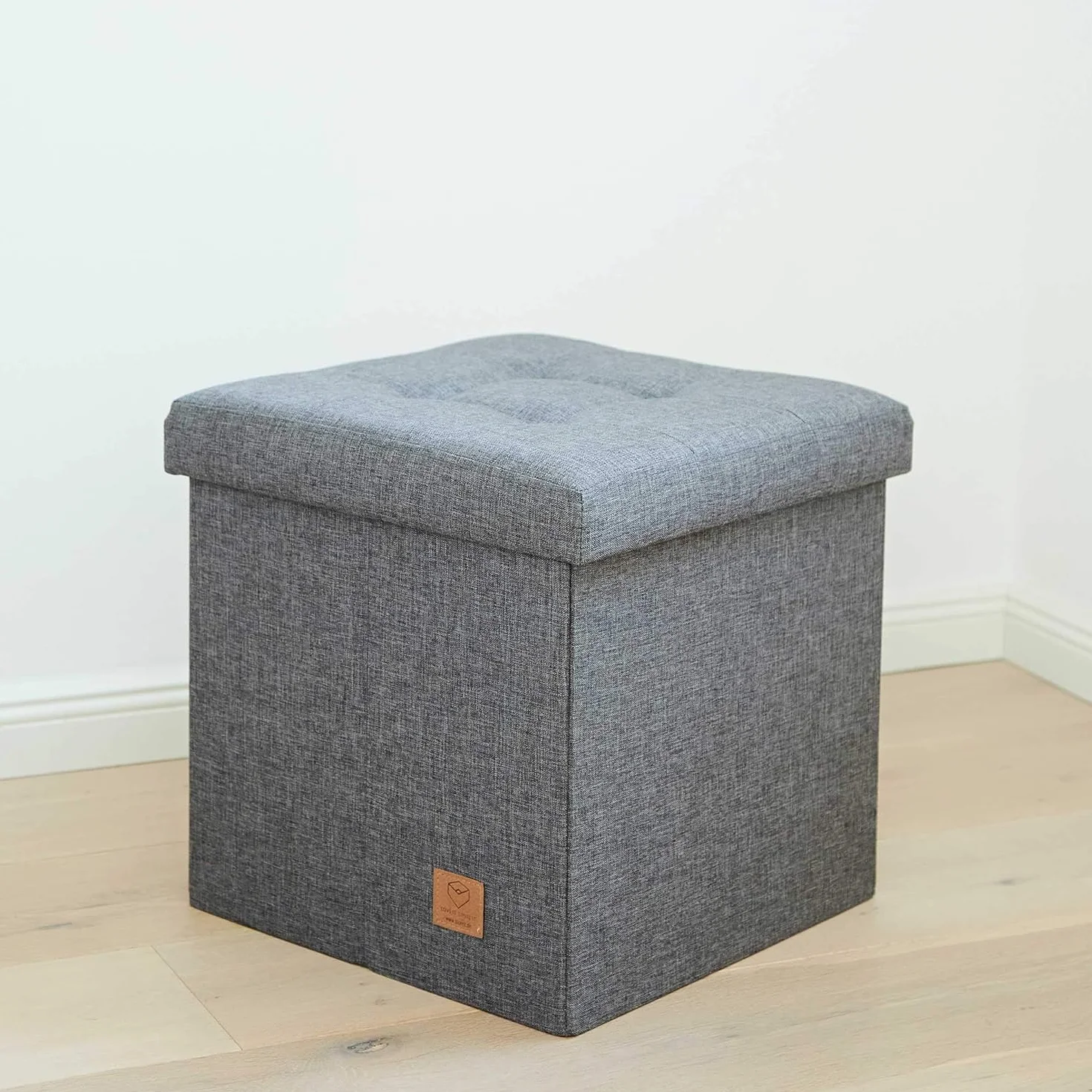 Love IT Store IT Taboret premium z miejscem do przechowywania – taboret z wysokiej jakości tkaniny lnianej – wzmocniony drewnem – wygodny i bardzo stabilny – szary – 38 x 38 x 38 cm