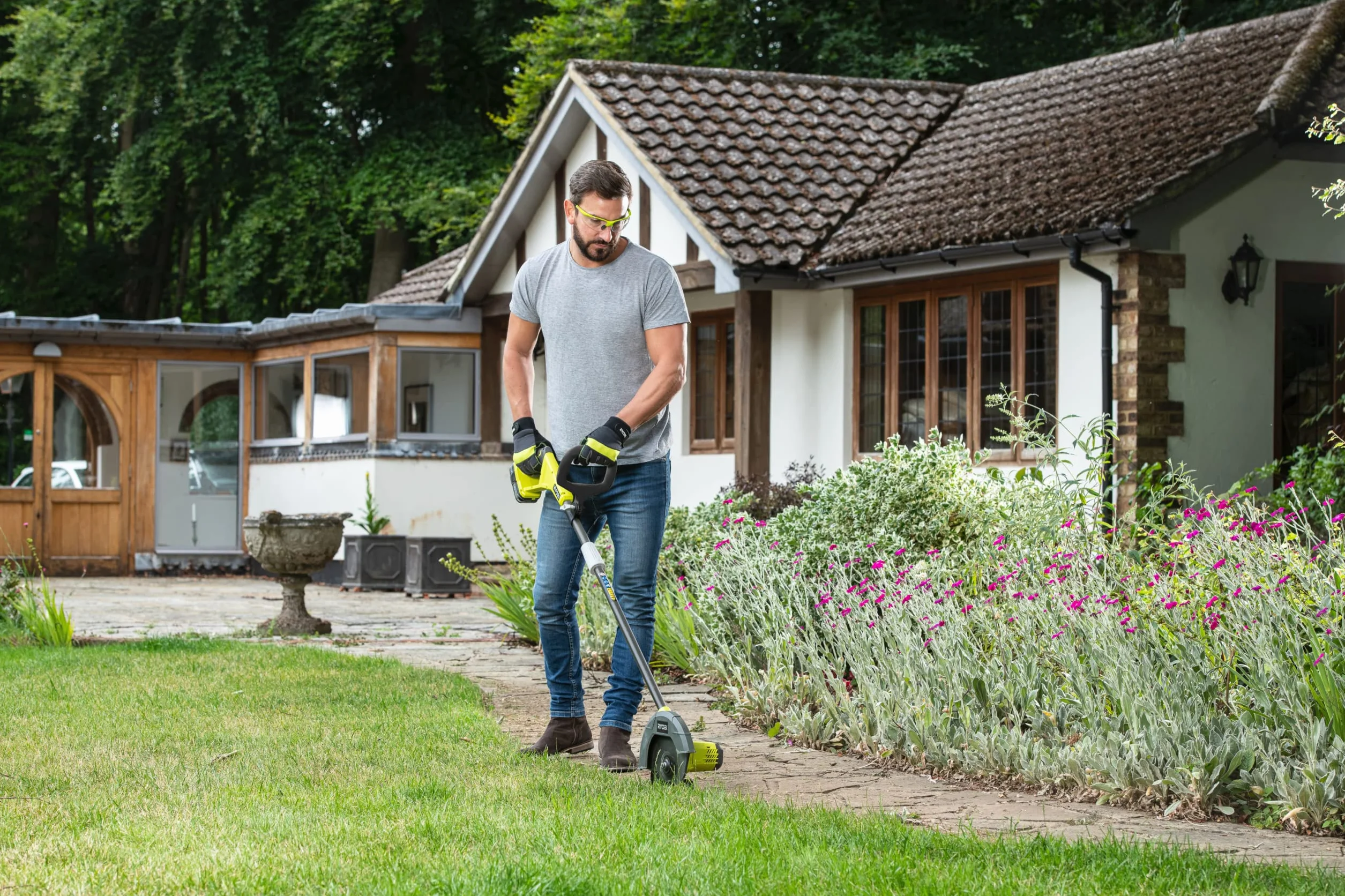 Ryobi RY18EGA-0 Przycinarka do Krawędzi Trawnika ONE+ 22 cm Gołe Narzędzie, 18 V