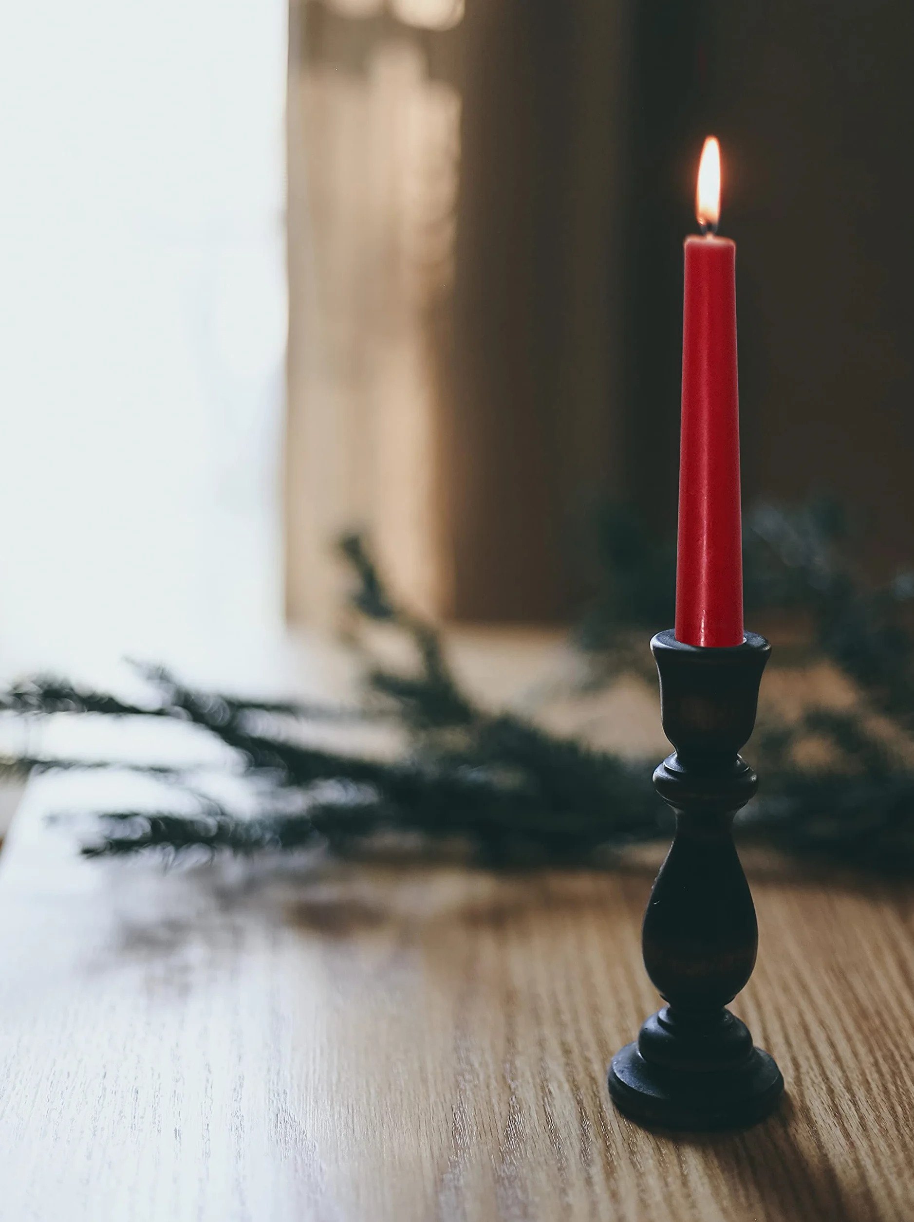 Hyoola Stożkowe Świece Dekoracyjne – Świece Stożkowe – Świeczka Bezzapachowa – Świece Niekapiące – Eleganckie Świece Ozdobne 25 cm, Wiśniowy - 12 Sztuk - Czas Spalania 8 Godzin