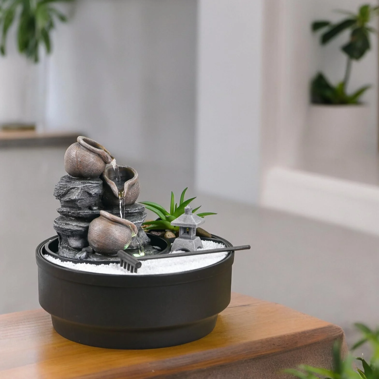 Fontanna ogrodowa Zen, fontanna wodospadowa, kolorowe światło LED, relaksująca dekoracja nastrojowa, ogród Zen biały piasek, fontanna stołowa zamknięta obwód, H21 cm - Oasis Zen'Light