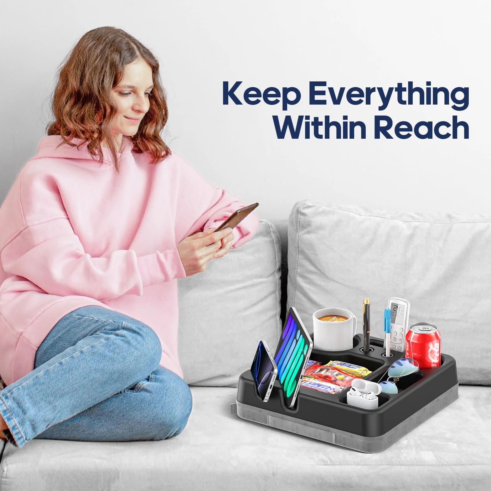 Taca na kubek na kanapę – przenośna sofa łóżko uchwyt na kubek poduszka z tacą na przekąski, zdalny pojemnik, długopis, telefon i tablet - organizer na stół kanapowy na łóżko, sofę, kampera, samochód