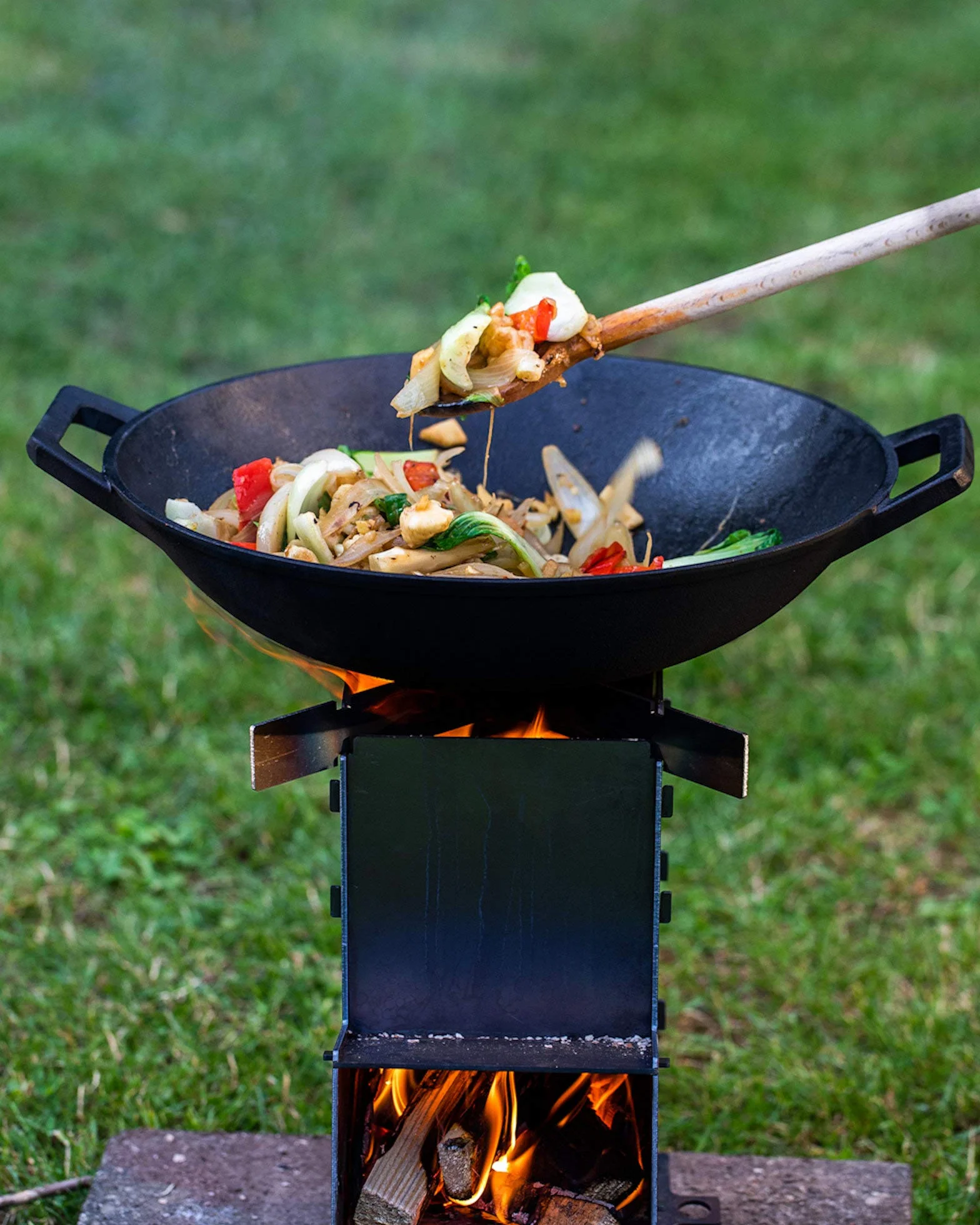 BBQ-Toro Wok żeliwna I Ø 35,5 cm I Patelnia wokowa, patelnia żeliwna I kompatybilna z indukcją