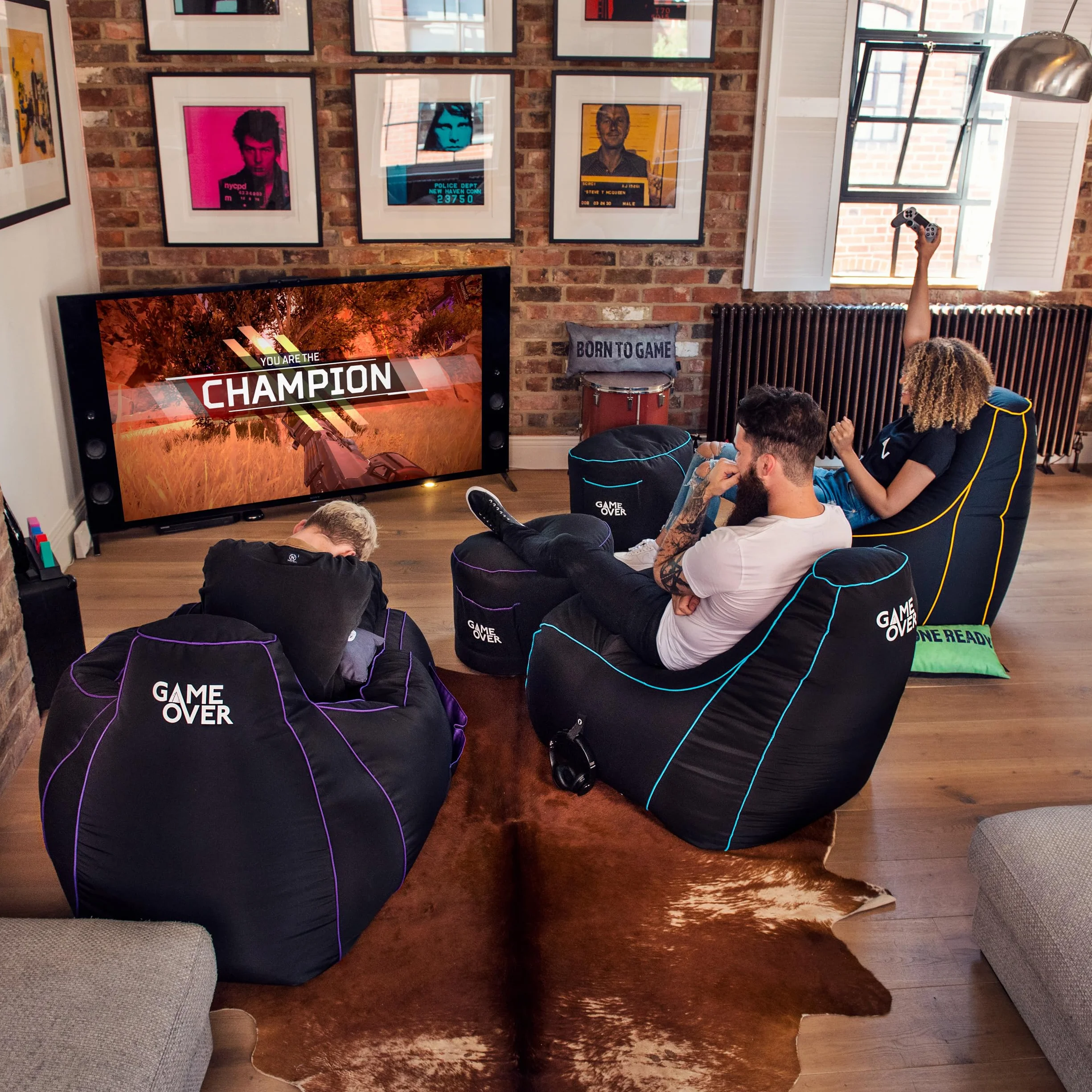 Game Over Fire Rune Fotel do gier wideo, do salonu, boczne kieszenie na kontrolery, uchwyt na słuchawki | ergonomiczna konstrukcja dla dedykowanego gracza