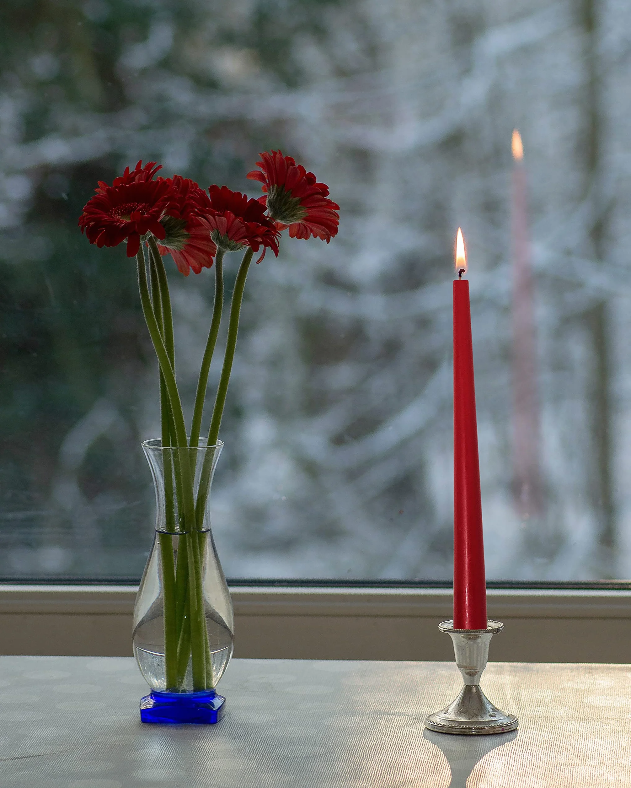 Hyoola Stożkowe Świece Dekoracyjne – Świece Stożkowe – Świeczka Bezzapachowa – Świece Niekapiące – Eleganckie Świece Ozdobne 25 cm, Wiśniowy - 12 Sztuk - Czas Spalania 8 Godzin