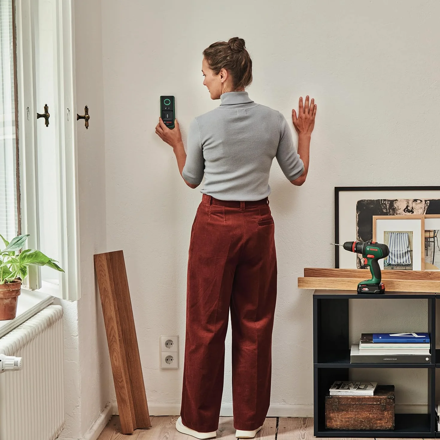 Bosch Home And Garden Detektor Truvo Drugiej Generacji (Obsługa za Pomocą Jednego Przycisku, Łatwe Wykrywanie Przewodów pod Napięciem i Detektor Metalu na Głębokości do 70 mm, Opakowanie Kartonowe)