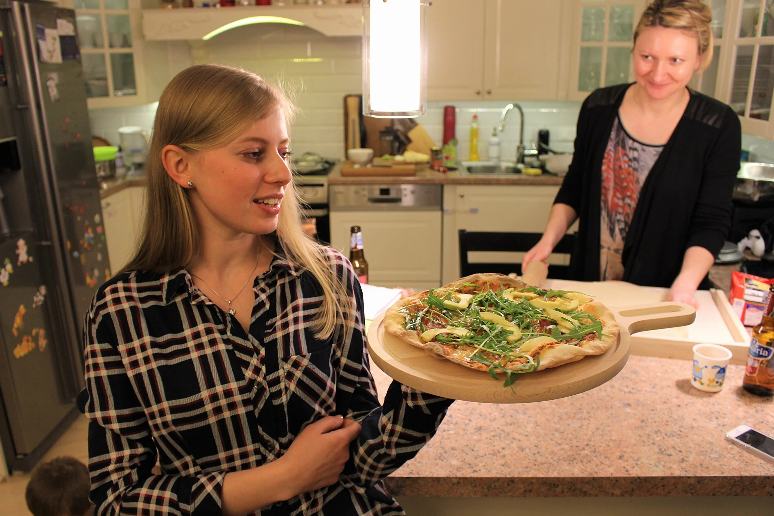 EFO Wysokiej jakości drewniana łopata do pizzy - okrągła deska do krojenia - szpatułka do pizzy do piekarnika lub grilla, idealna do domowego pieczenia ciasta na pizzę - drewniana deska do serwowania