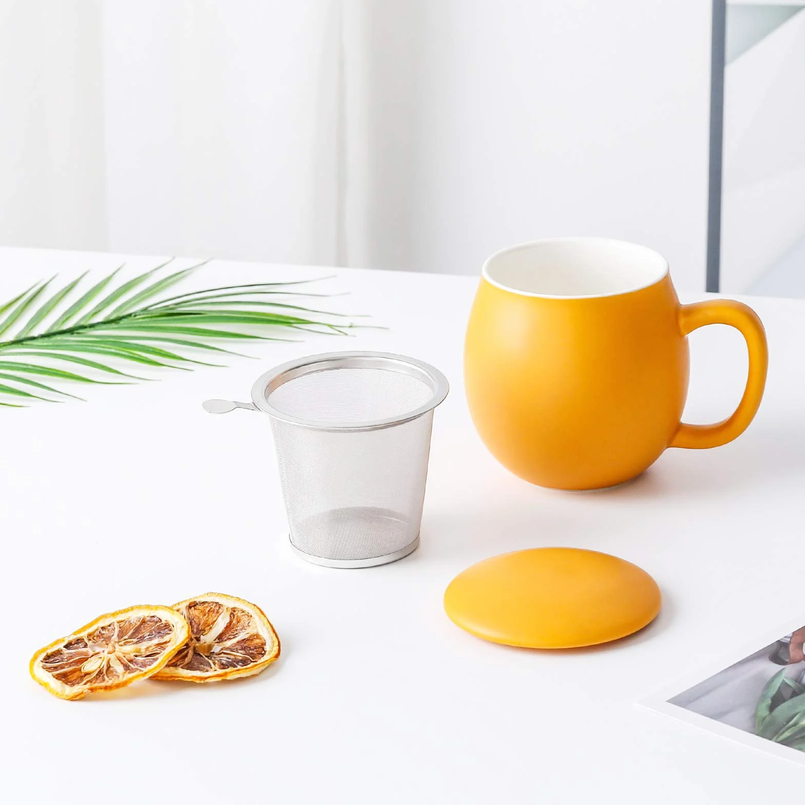 Yundu Porcelanowa filiżanka do herbaty 355 ml z zaparzaczem i pokrywką, kubek z pokrywką do stromenia, matowy żółty