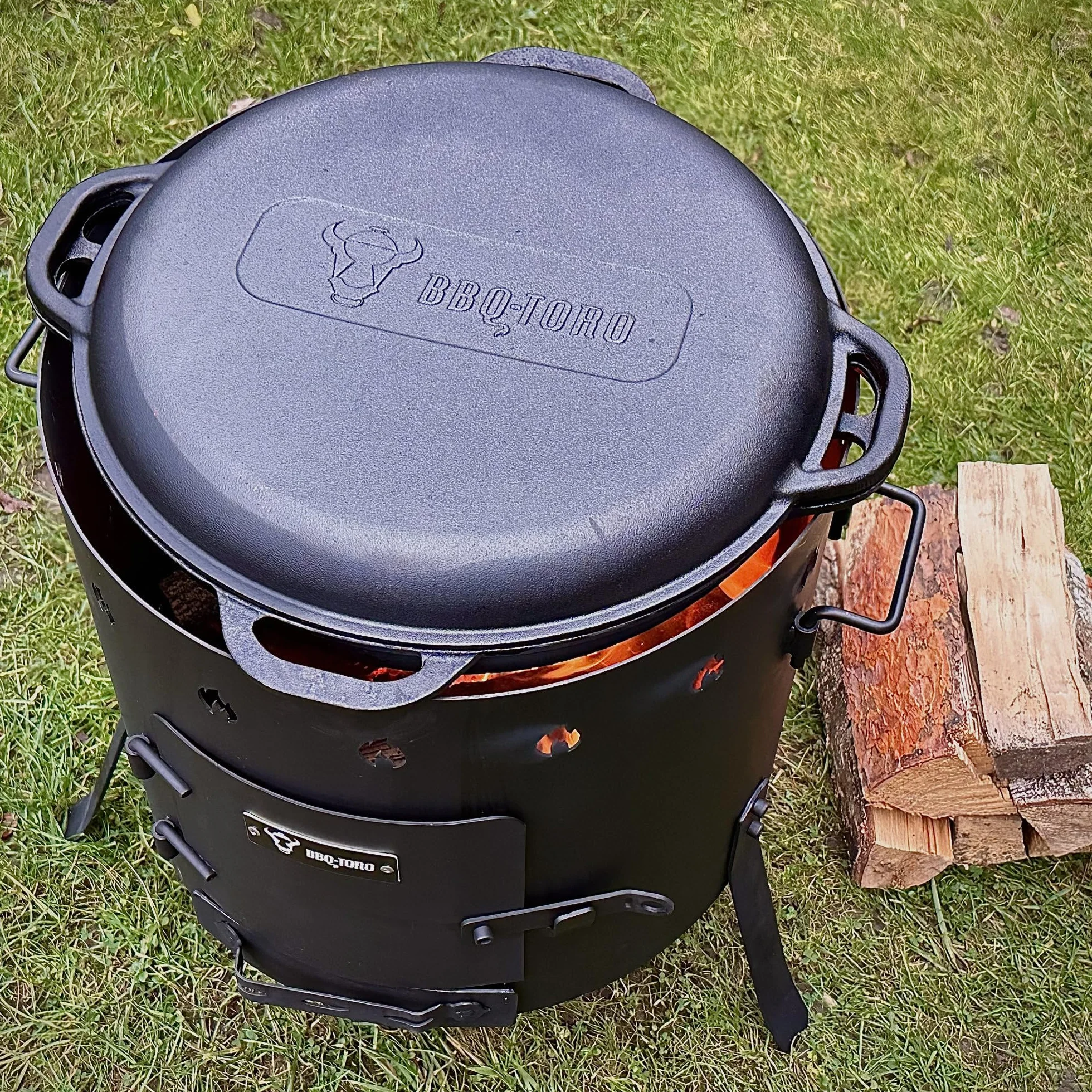 BBQ-Toro Żeliwny Kazan 19 litrów z piecem kazanowym Ø 45 cm | garnek żeliwny XXL z pokrywką, garnek żeliwny | kocioł na gulasz, piec na zewnątrz, piec do ognia, piec jednogarnkowy, palenisko, Utschak