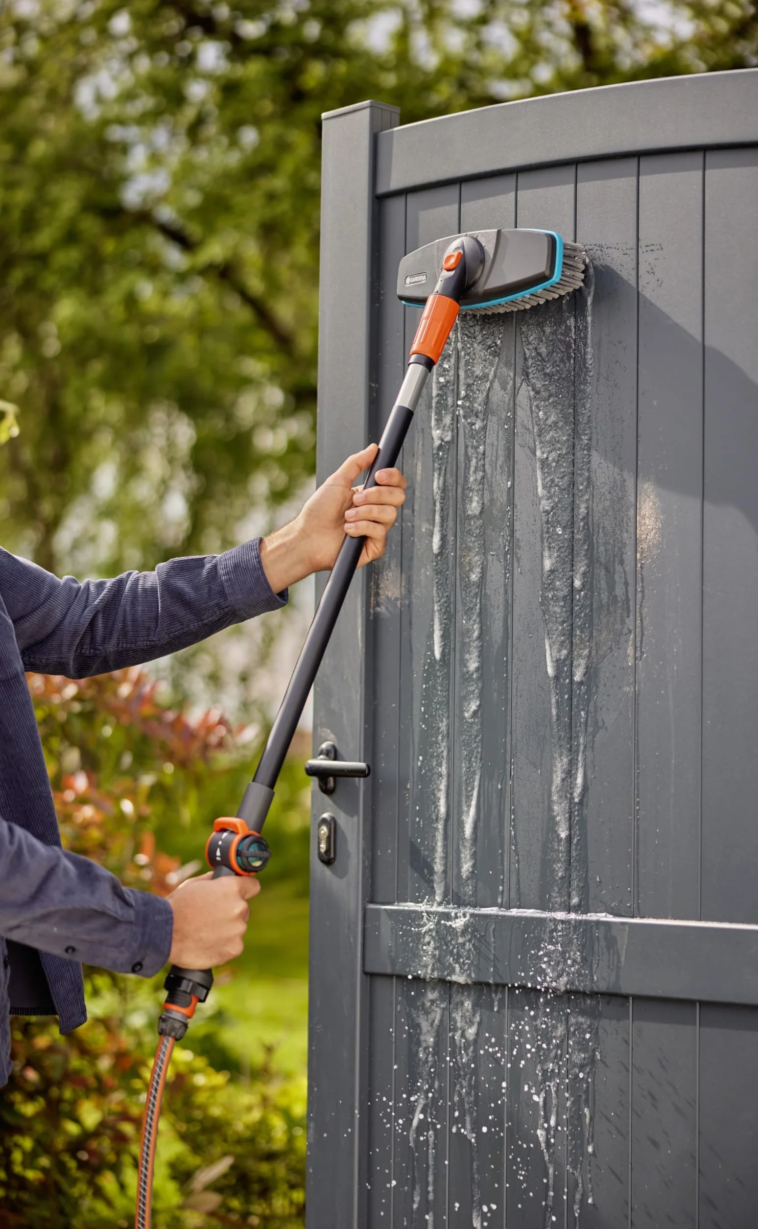 Gardena Zestaw do mycia Cleansystem z trzonkiem S 90 cm i szczotką do soft: praktyczny zestaw do mycia, do czyszczenia na mokro wrażliwych powierzchni, tabletki czyszczące (18826-20)