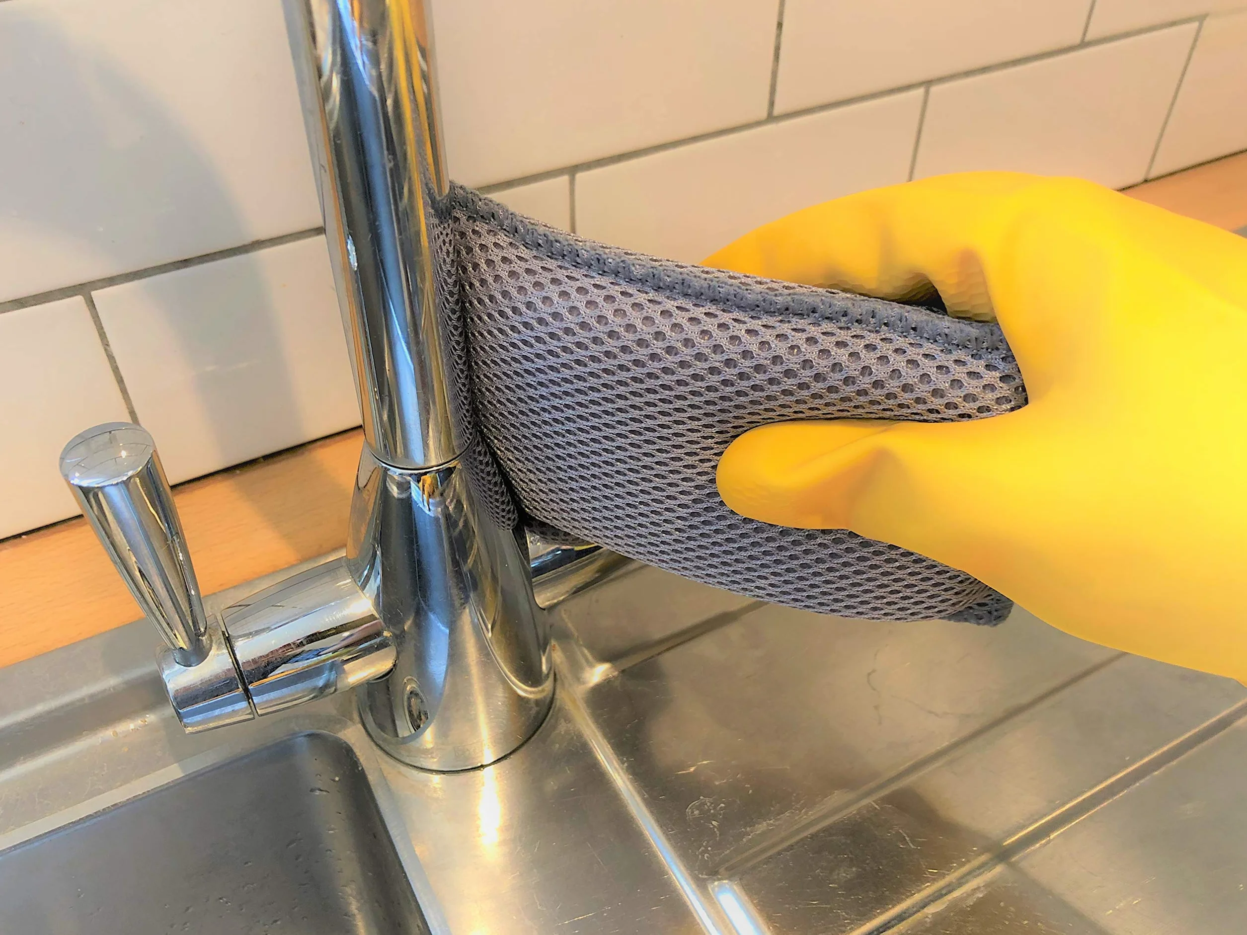 Addis Super Sponge 518489, 5-pak – 100% mikrofibra, odporne na zarysowania, wielokolorowe gąbki do czyszczenia różnych powierzchni