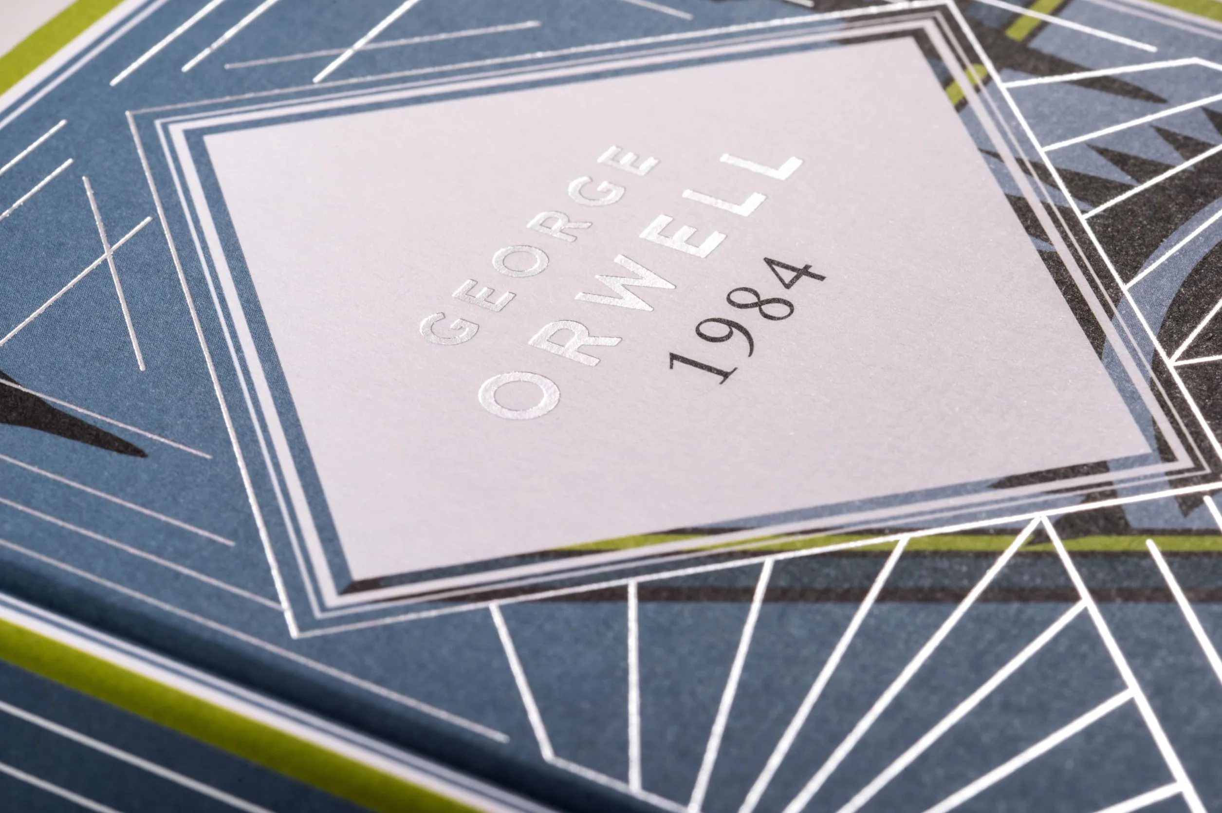 Orwell - 1984 / Nineteen Eighty-Four. English Edition: A special edition hardcover embossed with silver foil: 3