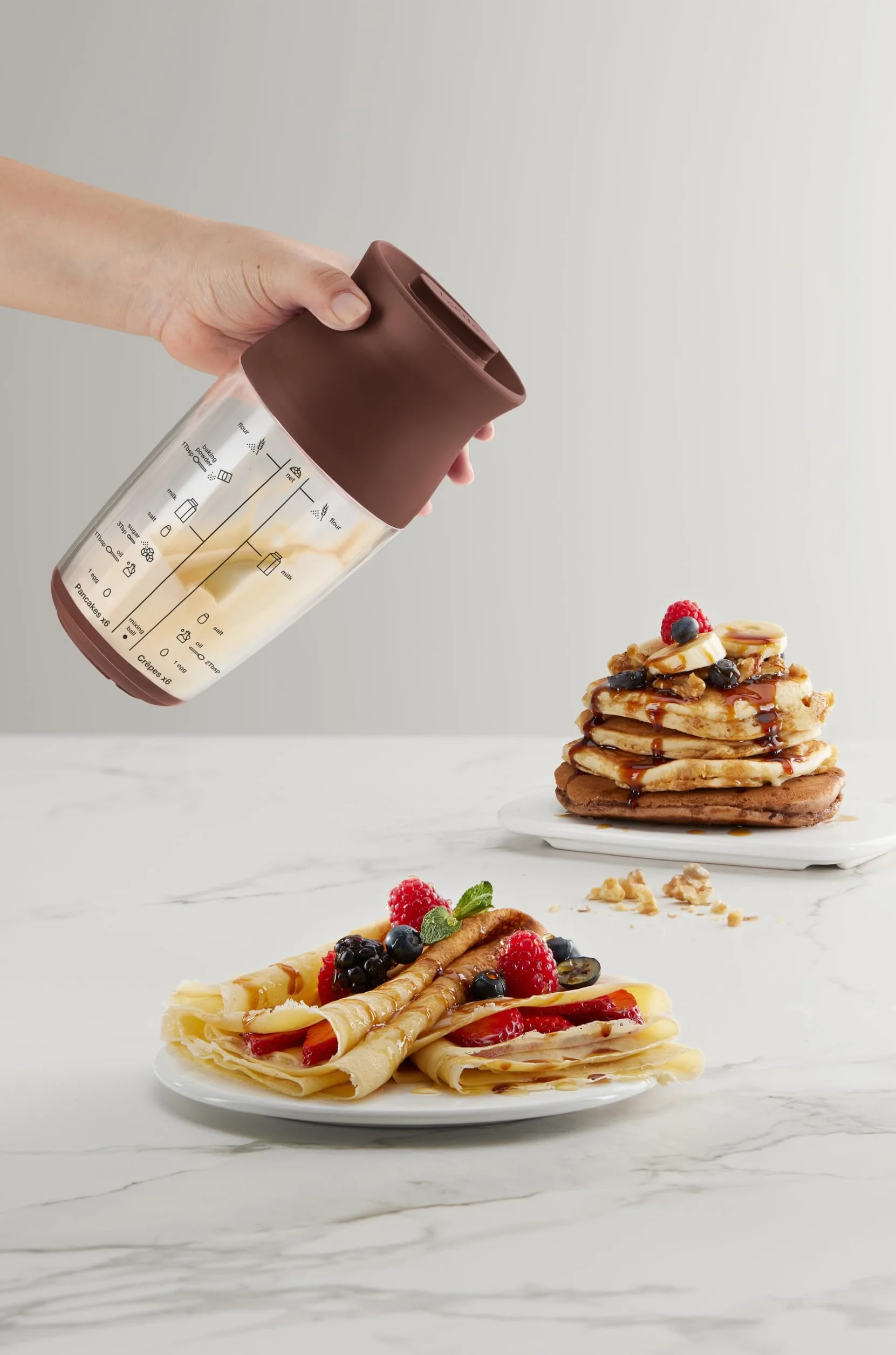 Lékué Shaker do ciast 500 ml brązowy