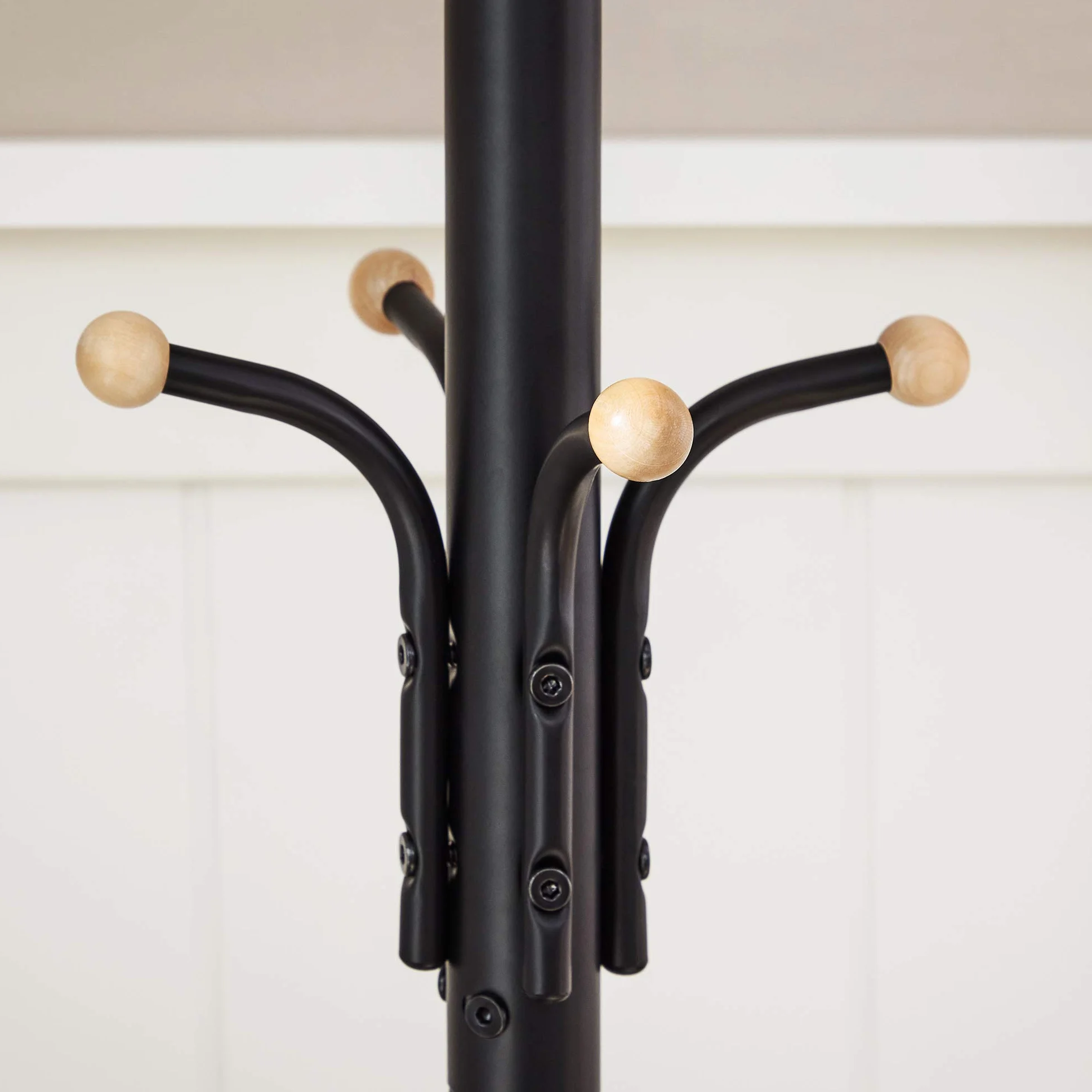 SONGMICS Wieszak na ubrania, stabilny metalowy wieszak na ubrania, wysokość garderoby ok. 182 cm, czarny RCR19B