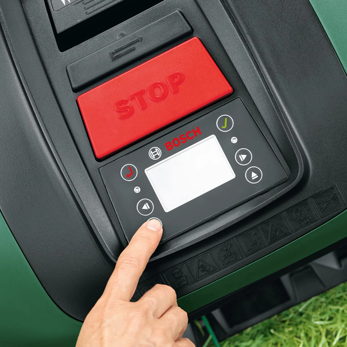 Bosch Home and Garden automatyczna kosiarka trawnikowa Indego S+ 500 (z akum. 18V i funkcją aplikacji, stacja ładująca w zestawie, szer. koszenia 19cm, do trawników o powierzchni do 500m², w kartonie)