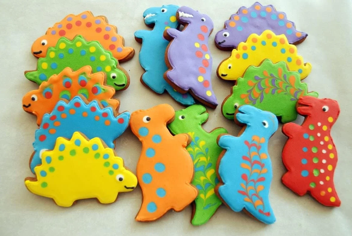 Zestaw nożyków kuchennych dla dzieci 43-częściowy z foremkami do dinozaurów