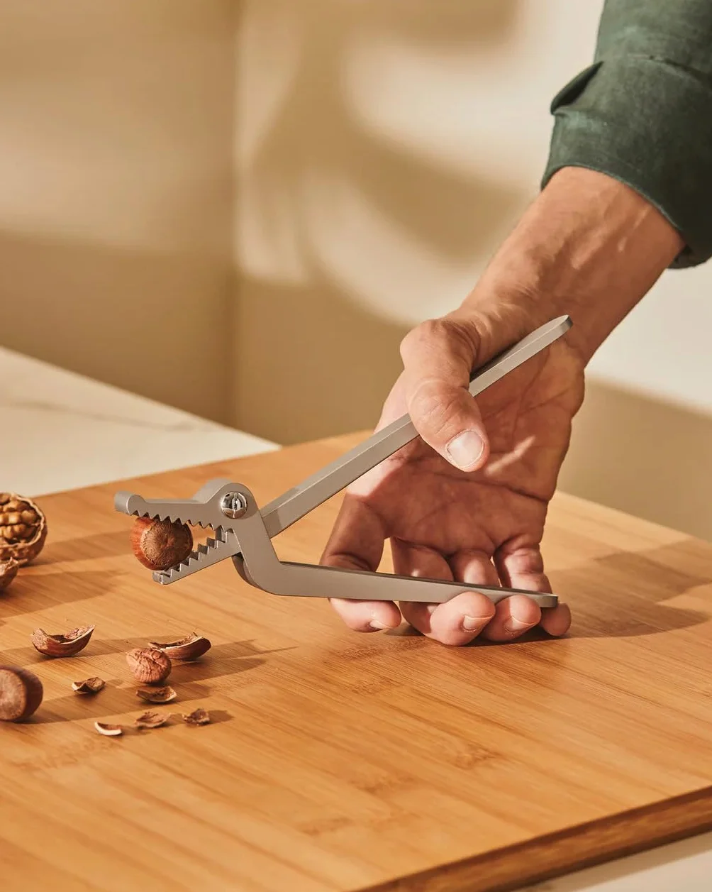 Alessi Sweetheart Schiccianoci odlew aluminiowy z powłoką PVD