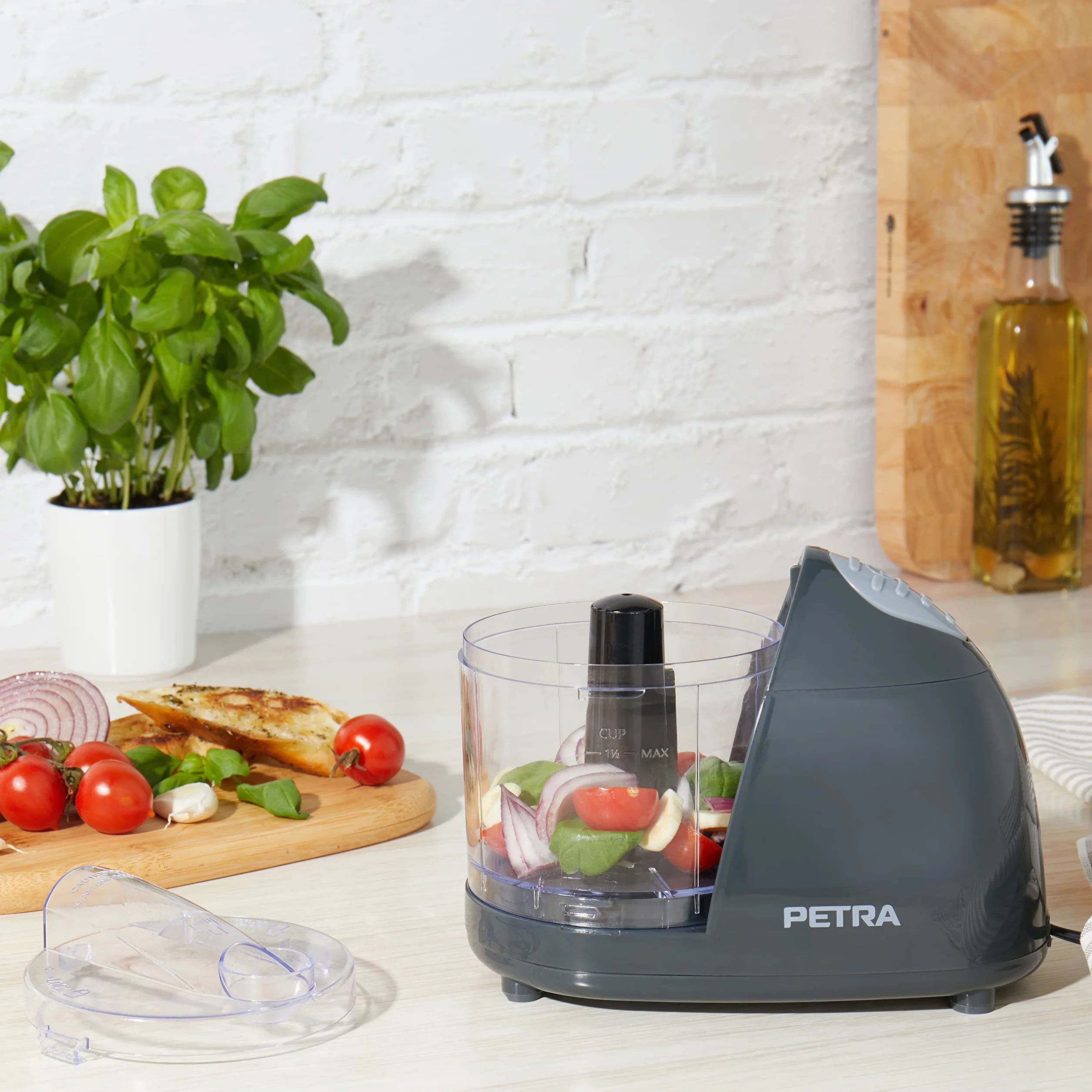 Petra PT2182HEVDEEU10 Minirozdrabniacz Pro, odlaczane ostrze ze stali nierdz., 350 ml, przezroczysta misa, obsluga jednym przyciskiem, latwe czyszczenie, siekanie orzechów, owoców i warzyw, 150 W