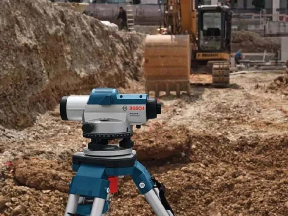 Bosch Professional Niwelator optyczny GOL 20 D (powiększenie 20x, jednostka miary: 360°, zasięg: do 60 m, łata miernicza GR 500, statyw budowlany BT 160, walizka)
