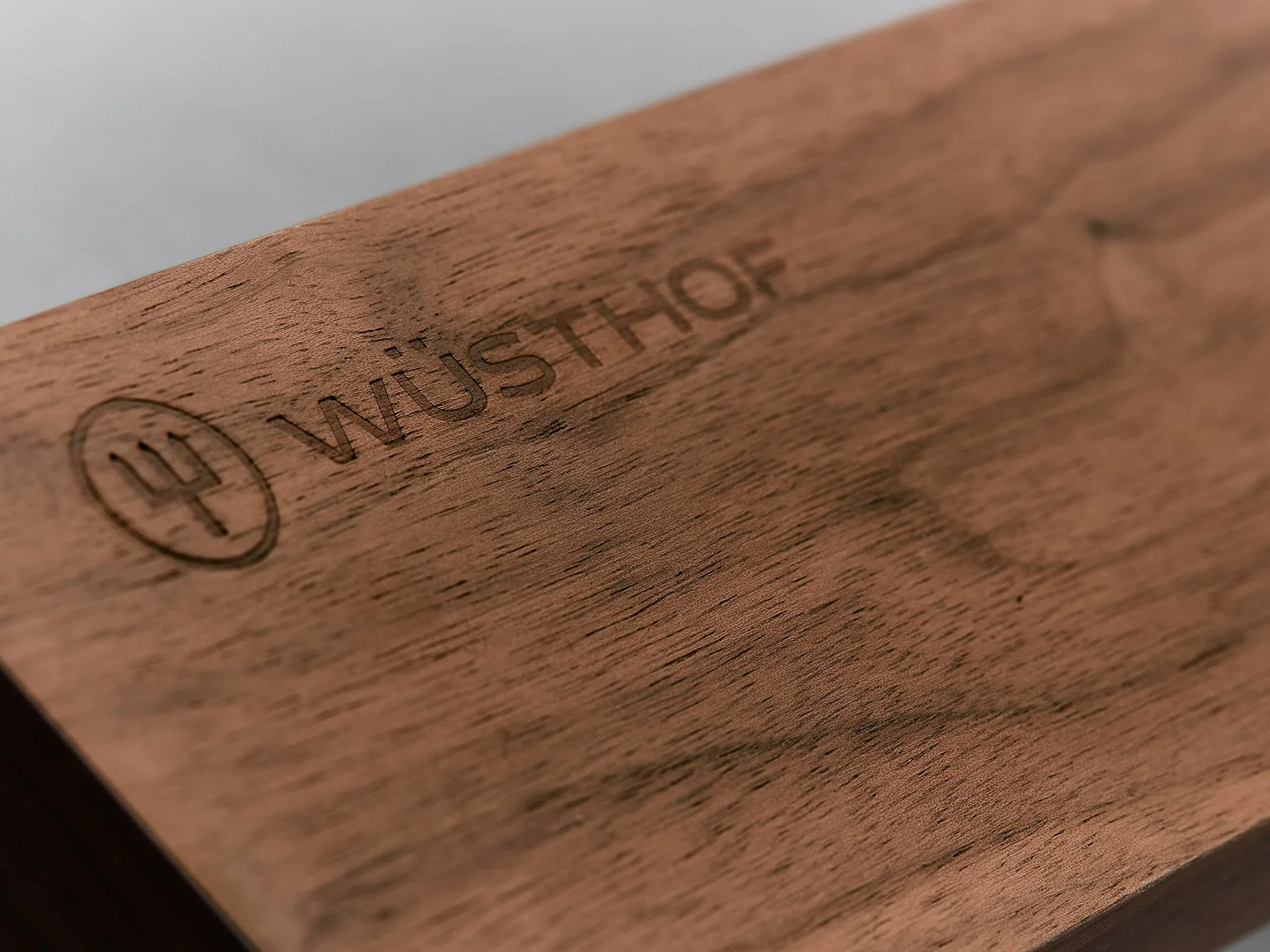 WÜSTHOF Uchwyt magnetyczny orzech włoski 30 cm