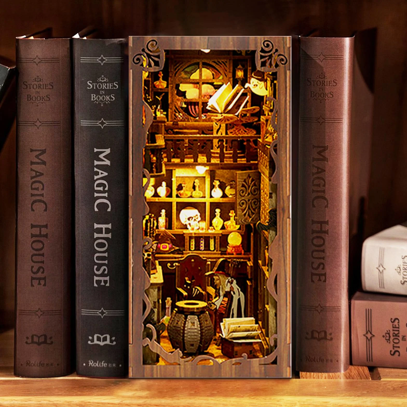 Cuteefun DIY Book Nook Kit, miniaturowa wkładka do książek DIY, drewniana podpórka do książek 3D ze światłem LED, delikatna dekoracja, dorośli i młodzież (magiczna noc)