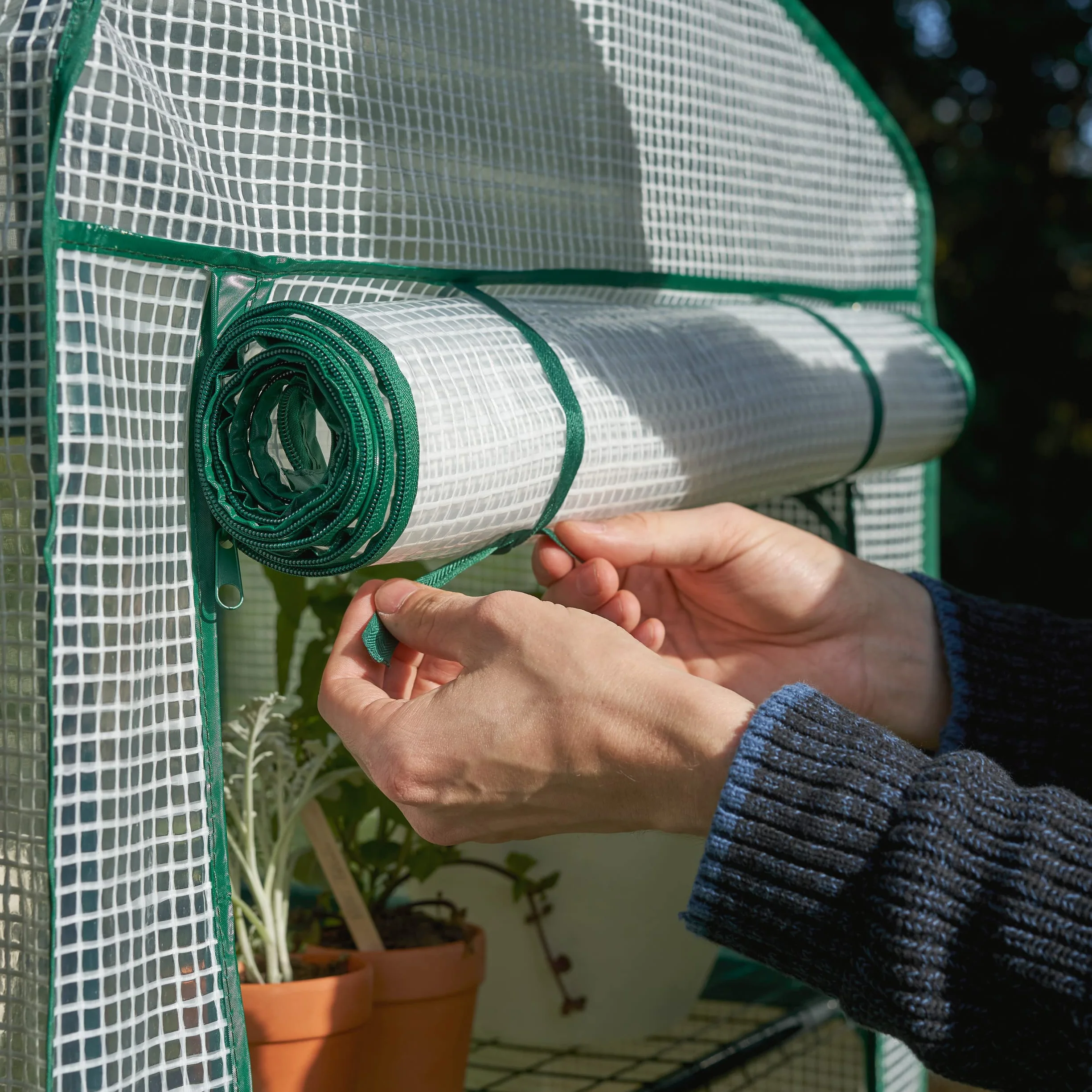 BRAMBLE 4-Poziomowa Szklarnia ze Stalową Ramą i Wzmocnioną Plandeką z PCV - Kryty i Odkryty — Solidna i Łatwa w Montażu — 160x69x49cm