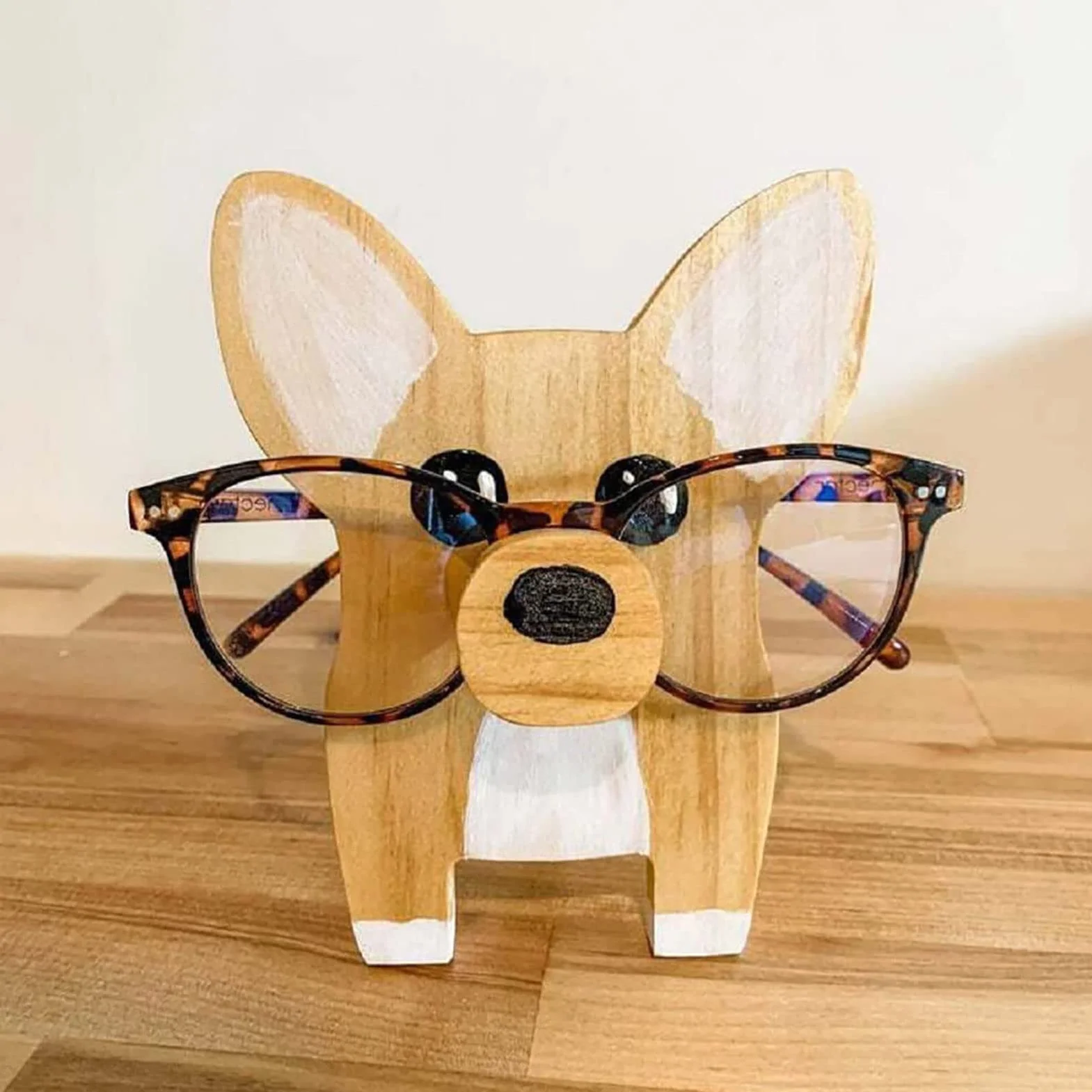 LNJ Uchwyt na okulary zwierzę - stojak na okulary z drewna - zabawny ręcznie rzeźbiony kształt zwierzęcy uchwyt na okulary przeciwsłoneczne - schowek na okulary - prezent na biurko, dekoracja domu i biura (szczeniak)