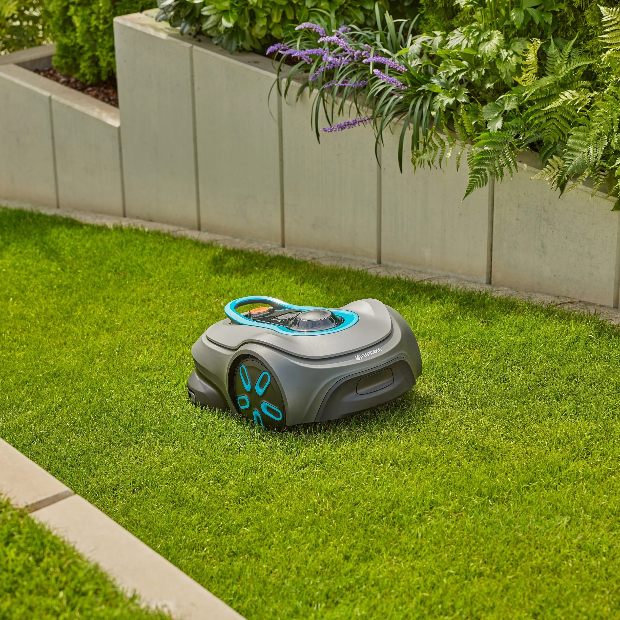 Gardena inteligentny robot koszący SILENO free Set 600 m², bezprzewodowy, do trawników o powierzchni do 600 m², LONA Intelligence, bez przewodu granicznego, cicha praca (19921-32)