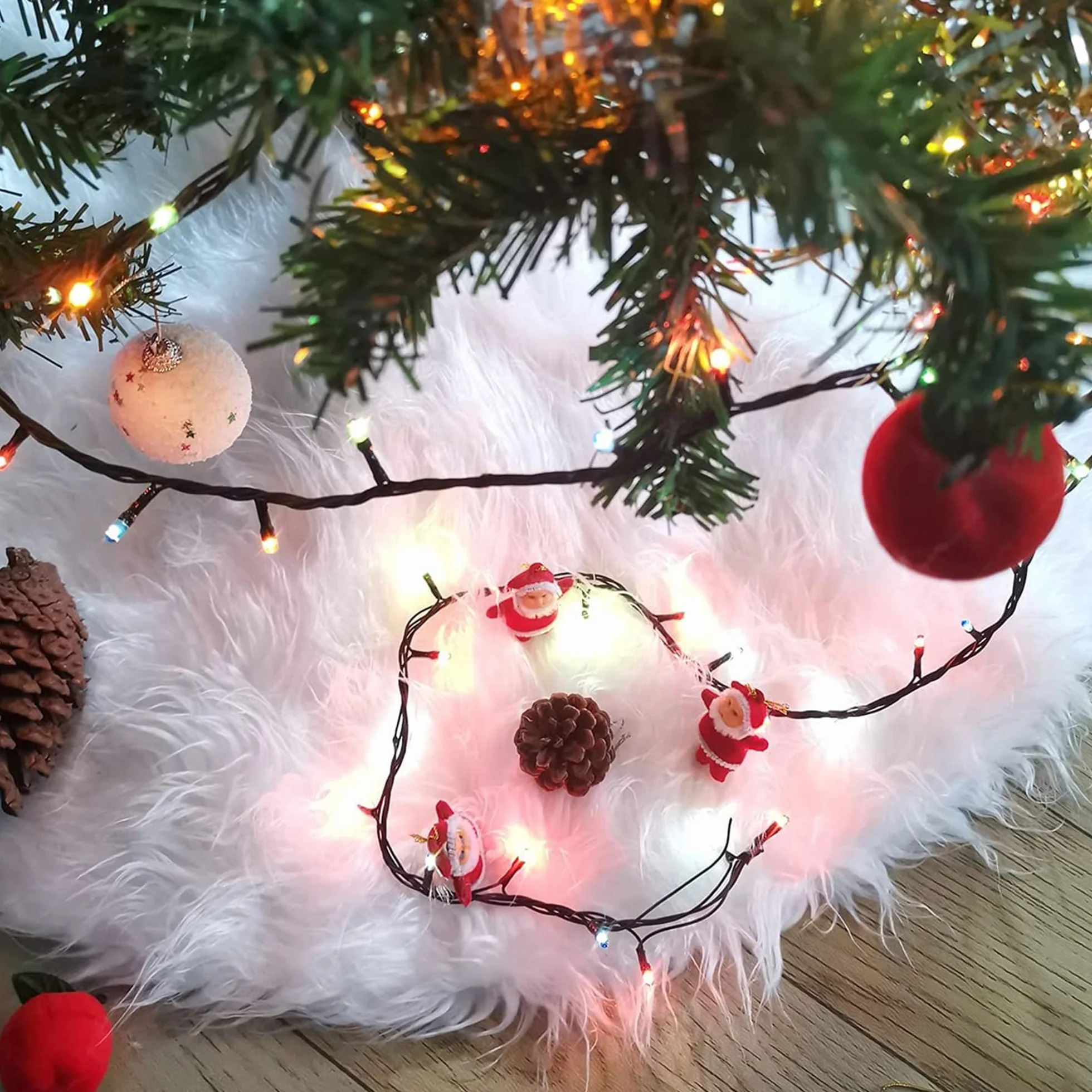 Pluszowa biała spódnica choinkowa ze sztucznego futra, okrągły dywan na Boże Narodzenie, Nowy Rok i święta (78 cm)
