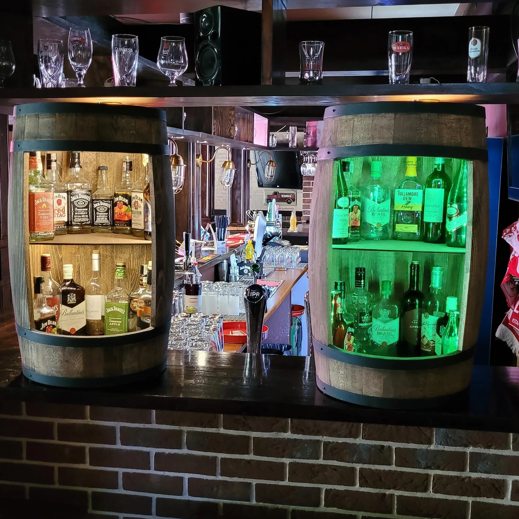 weeco szafka barowa LED Regał na wino, szafka na wino XL Beczka w stylu vintage, dekoracja do salonu Minibar na gin, whisky, piwo Beczka na wino stolik barowy Drewniana beczka na szklanki i butelki.