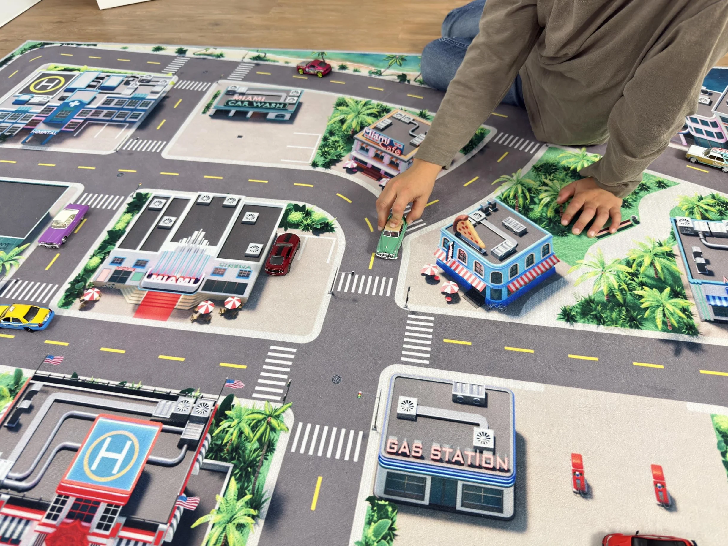 Dywan uliczny Miami – dywan samochodowy 200 x 140 cm, szerokie ulice i duże miejsca parkingowe, antypoślizgowa tylna strona, bez powtórzeń, bezzapachowy – dywan dziecięcy i dywan do zabawy
