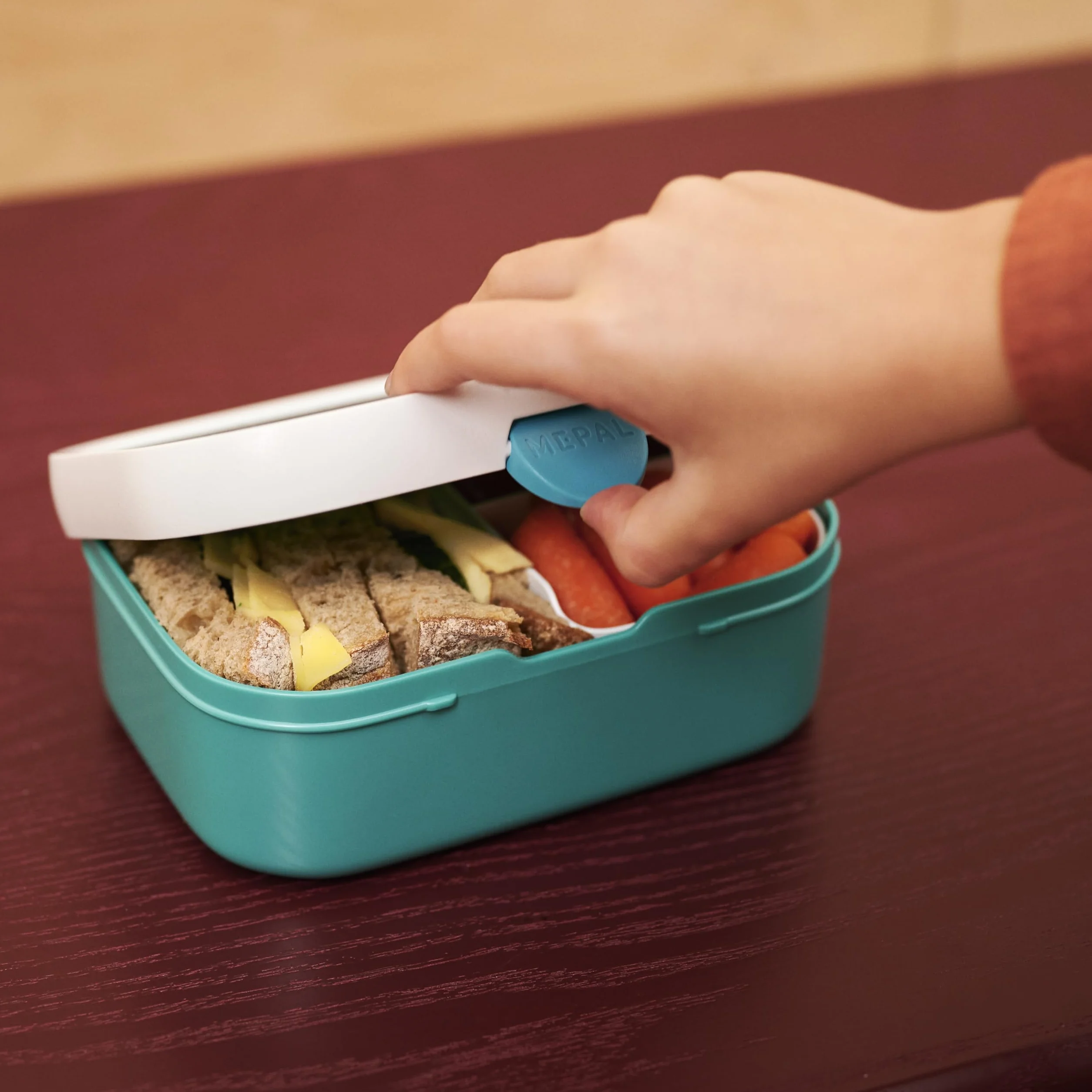 Mepal Pudełko na Lunch dla Dzieci Campus, Pudełko Bento, Pudełko na Przekąski Z Zapięciem na Klips, Bez BPA, Nadaje się do Mycia w Zmywarce, 750 ml, Cool Mint