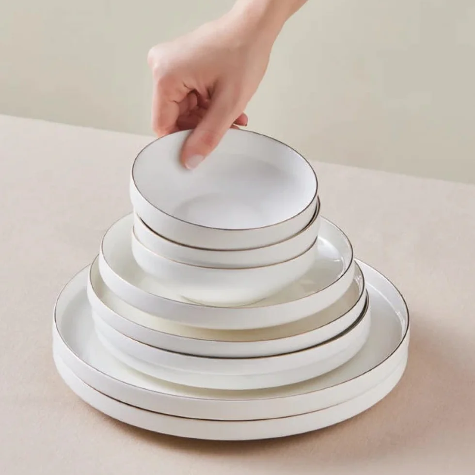 Karaca Streamline New Saturn V2 Gold 24-częściowy zestaw naczyń dla 6 osób, porcelana New Bone, ręcznie wykonana, ponadczasowe wzornictwo