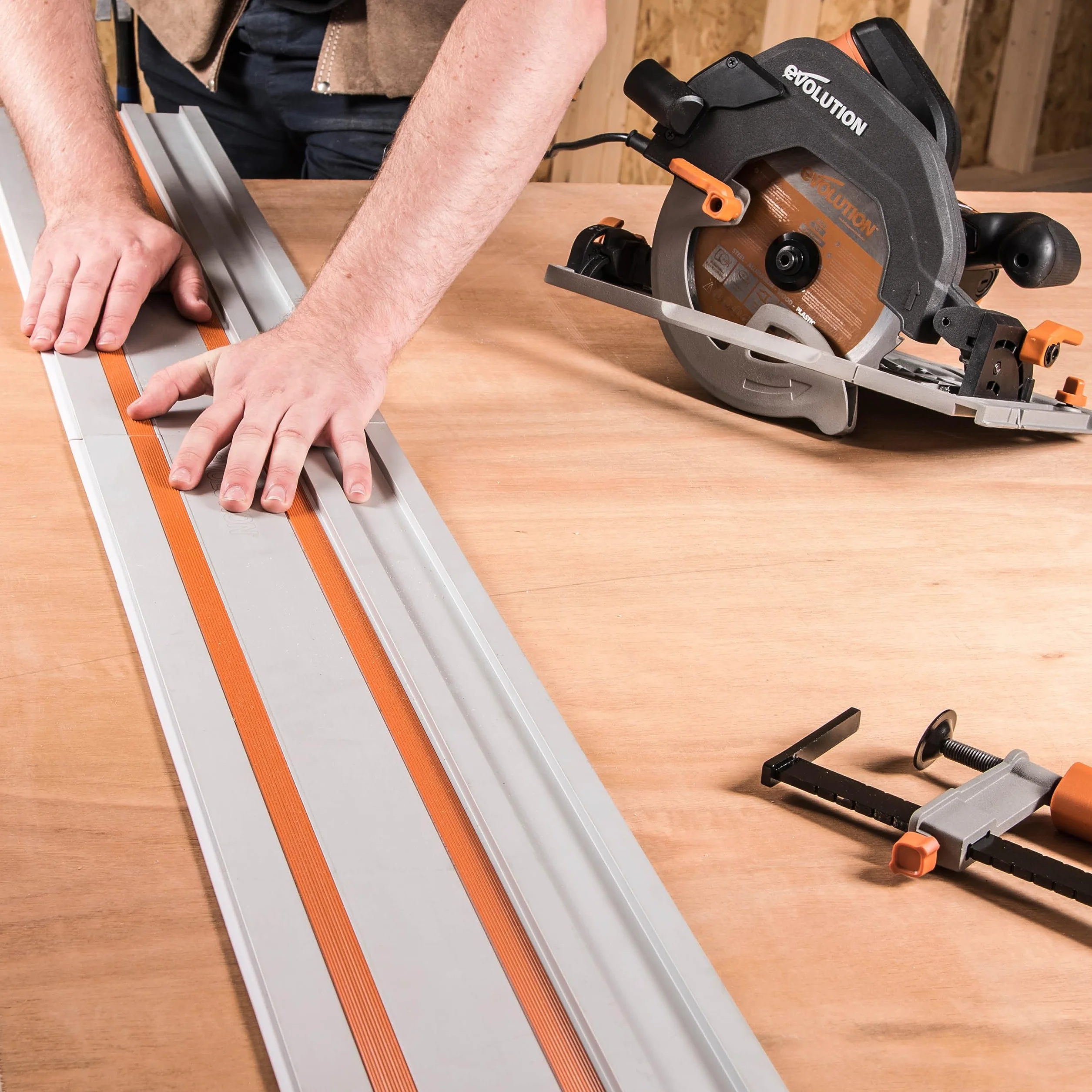Evolution Power Tools Prowadnica do piły tarczowej ST1400, kompatybilna z wieloma markami pił (Makita, Festool, Titan, Bosch, Erbauer, Metabo), w zestawie torba i zaciski, 1400 mm