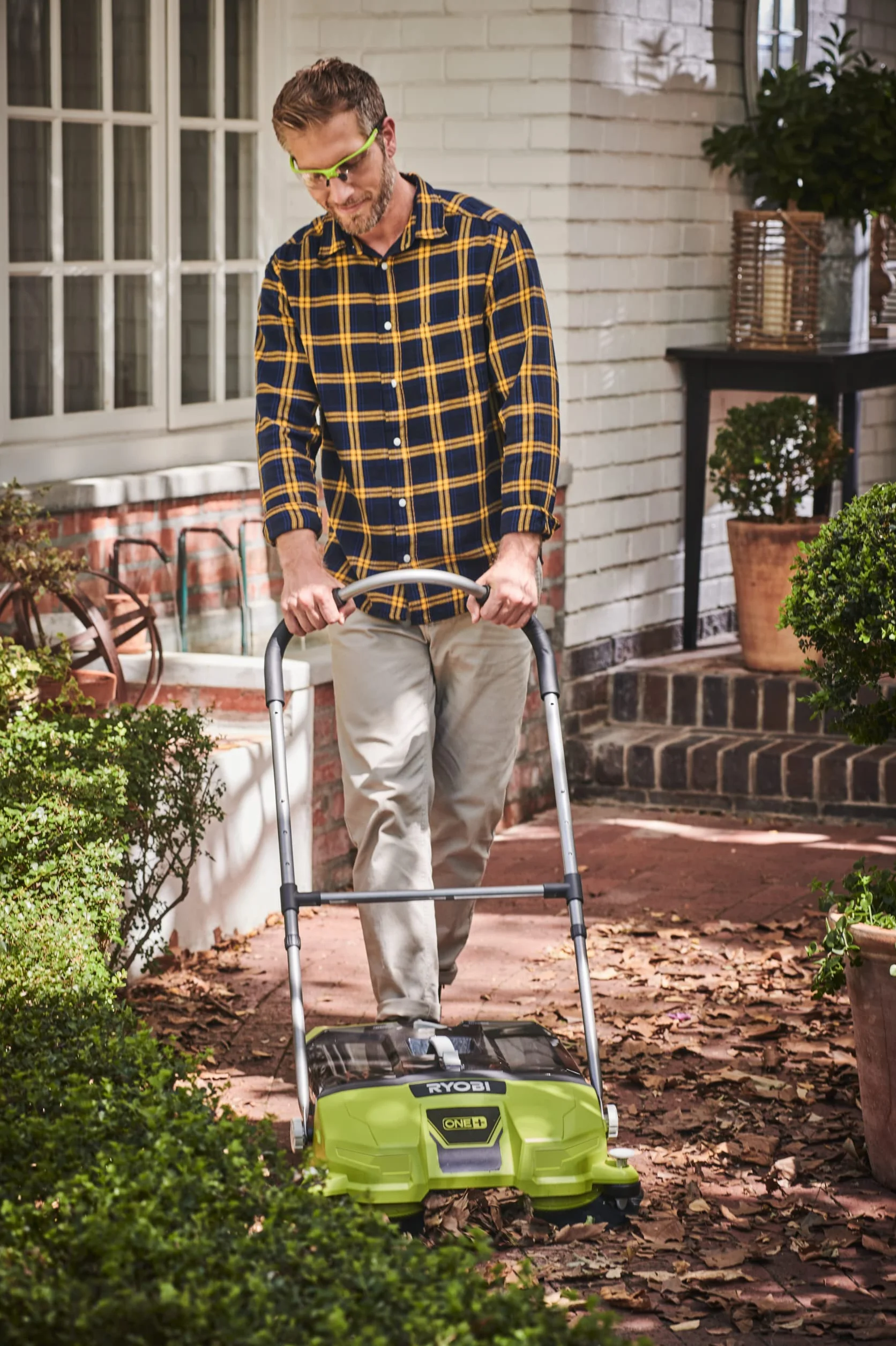 Ryobi Zamiatarka 18V, 53 cm Szerokości, 17L Zbiornik, Włącznik Nożny, Wersja bez Akumulatora i Ładowarki