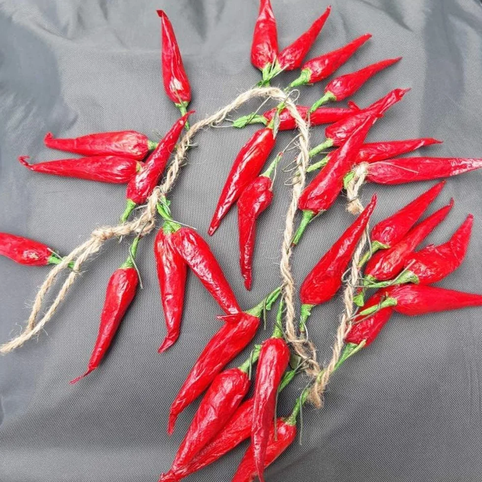 5 szt. Symulacja Sztuczne Realistyczne Fałszywe Warzywa Sztuczny Czosnek Czerwona Papryka Chili Fałszywe Warzywa Wisząca Linka Dekoracja Domu Kuchni Imprezy Ściany Rekwizyty Fotograficzne (Chili)
